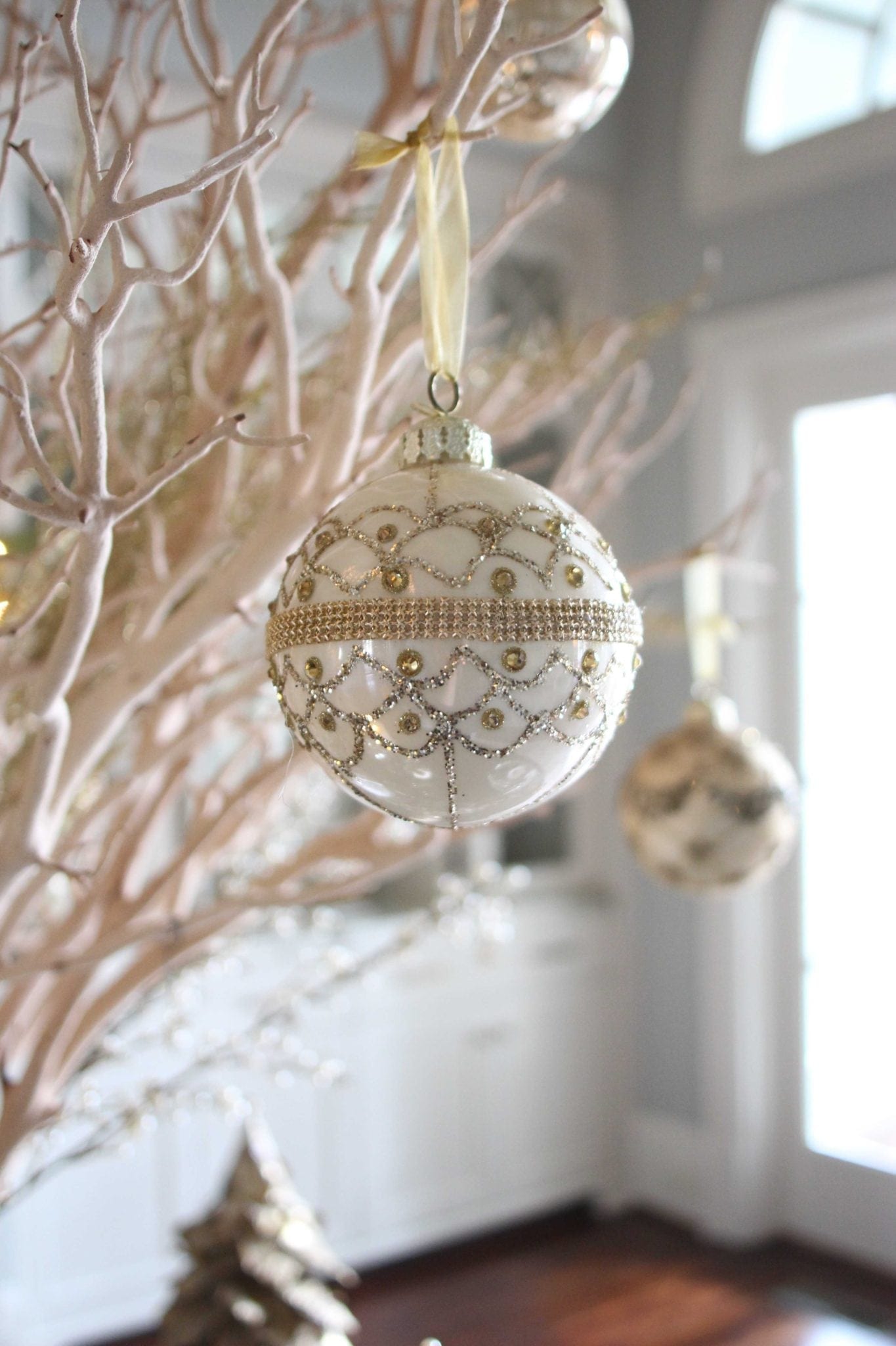 3 Unique Ways to Display Christmas Ornaments at Home bluegraygal