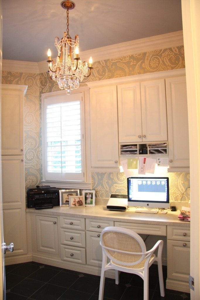 The easiest and best way to declutter paperwork fast from your home! This blog post series will help you organize your life, declutter paperwork and simplify your lifestyle.