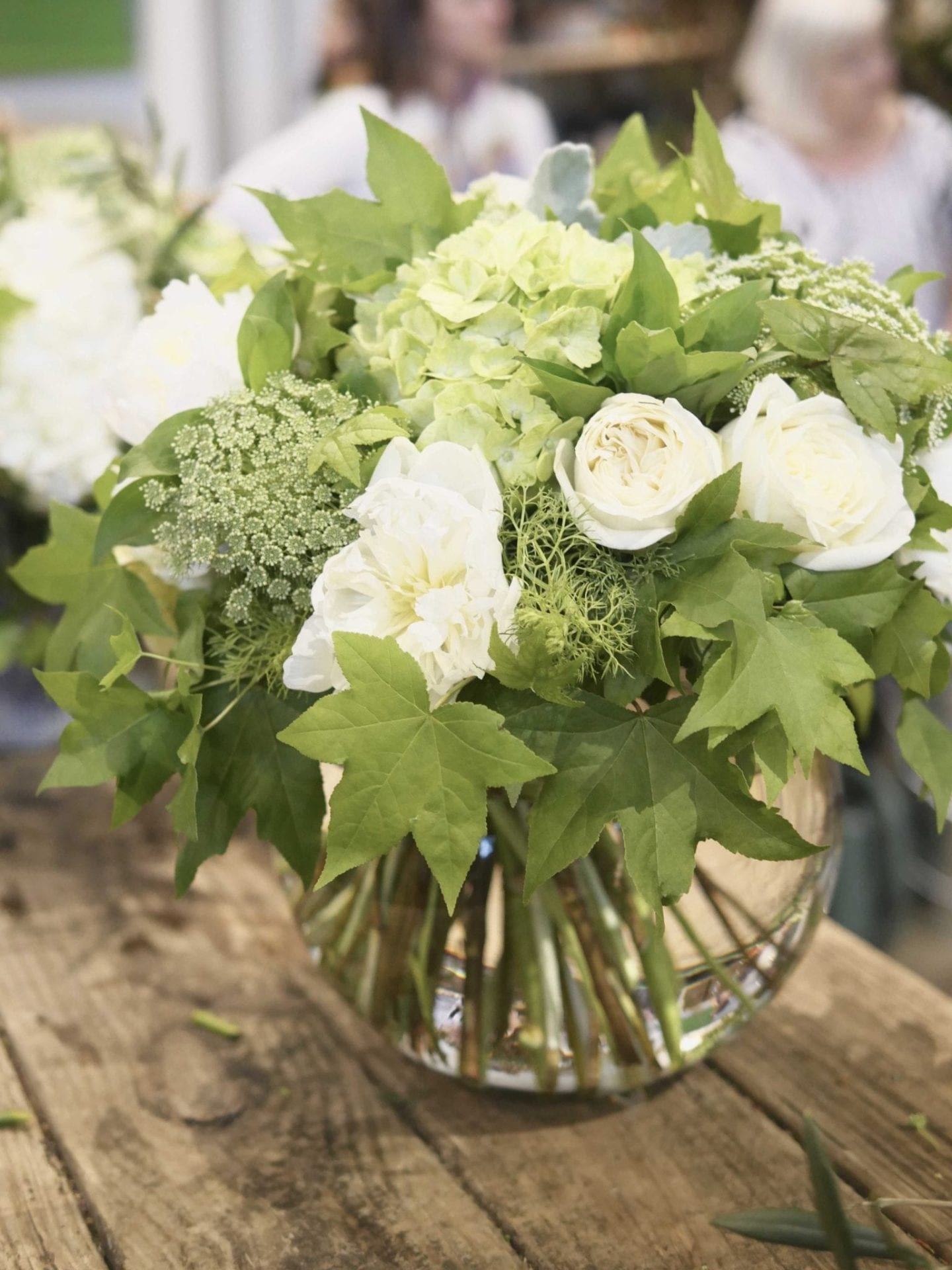How to make 5 different floral arrangements with fake flowers. White and Green flower arrangement.
