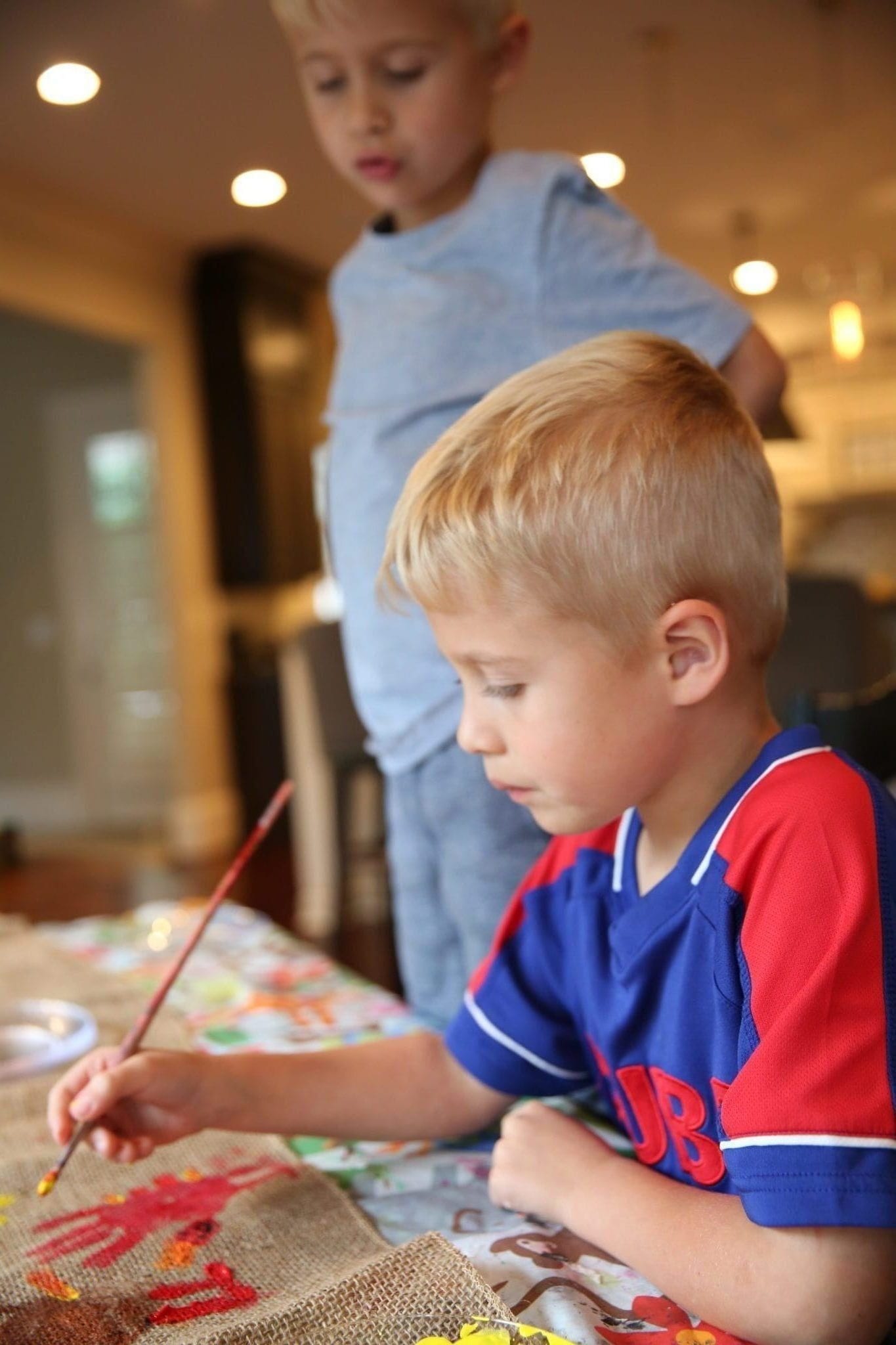 Craft for kids for Thanksgiving. Paint a kids table craft.