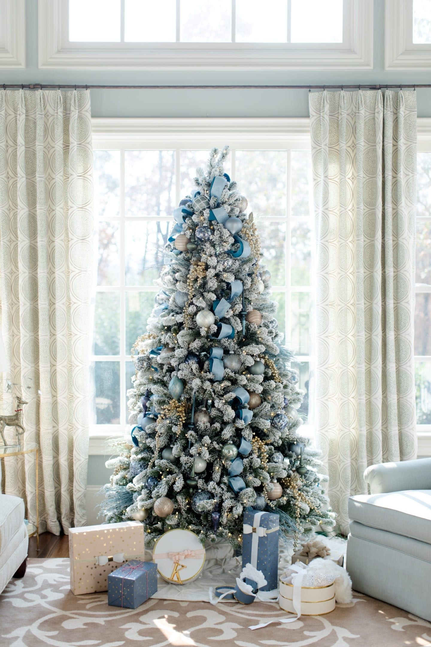 Modern Blue And White Christmas Decorations for Large Space