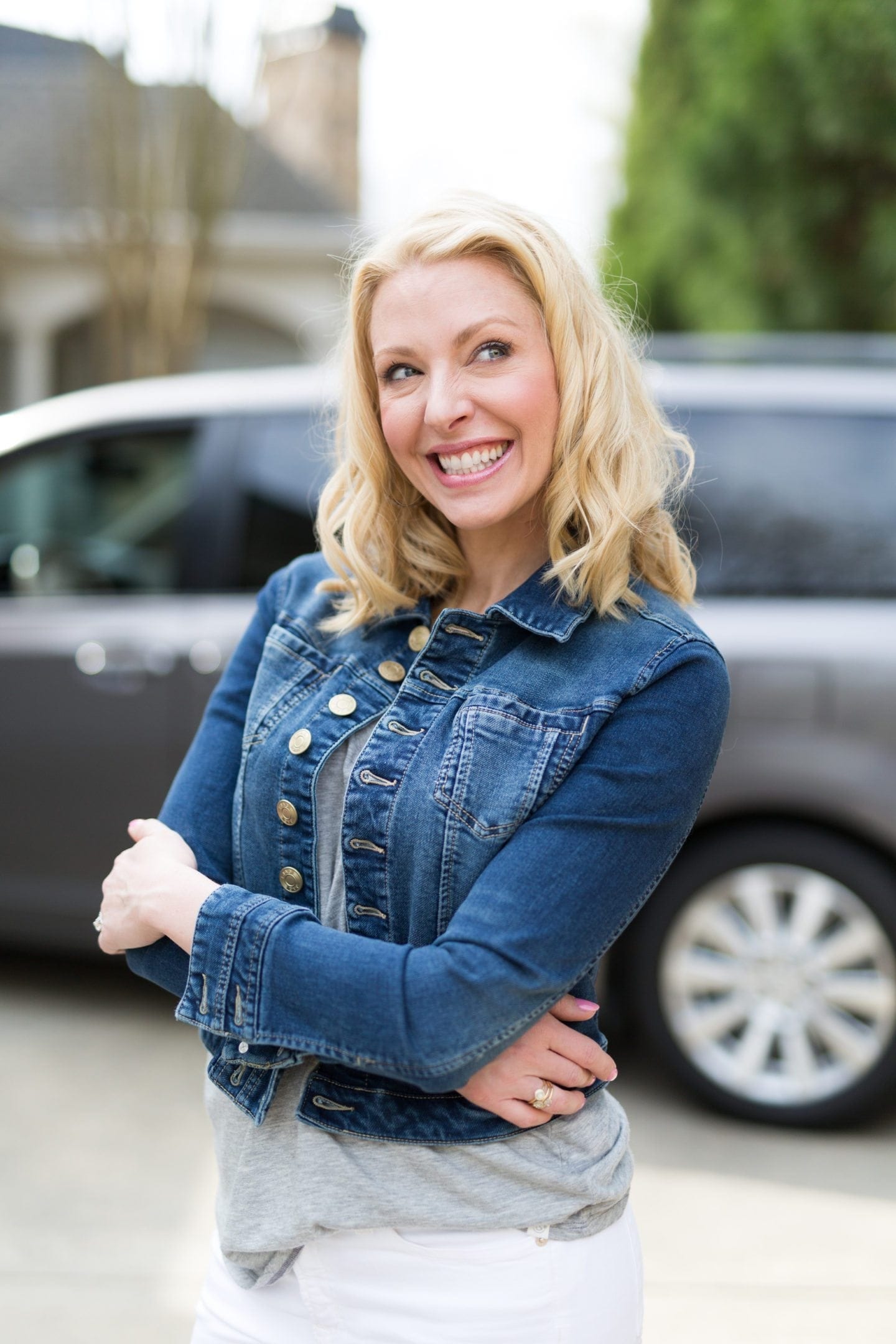 Jean jacket outfit - why I like the crop jean jacket. Casual spring outfit inspiration for women. 