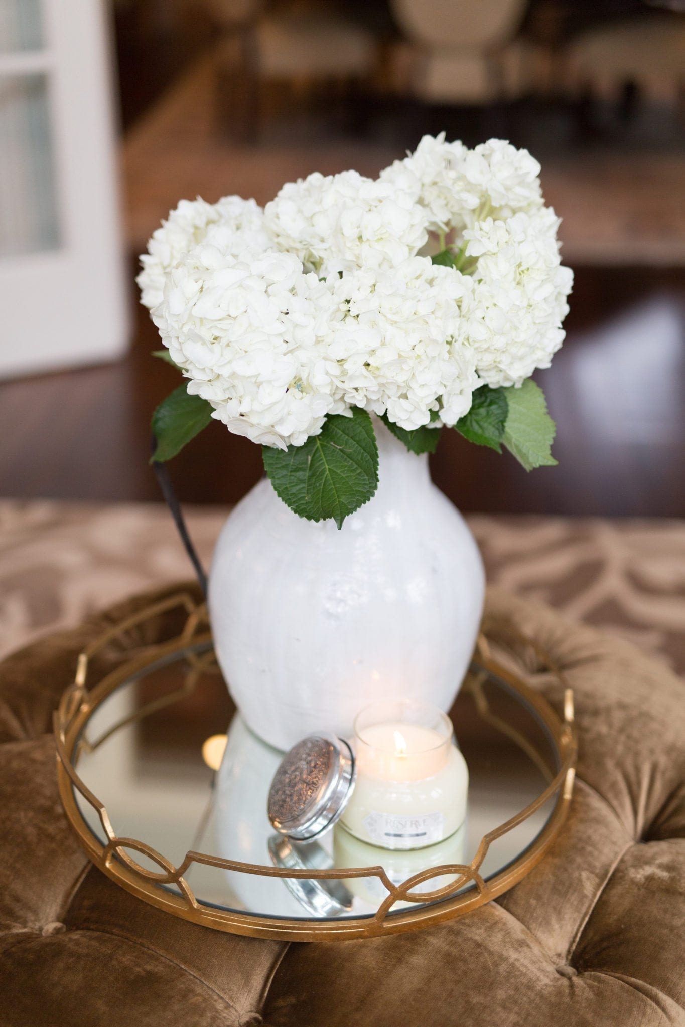 Atlanta lifestyle blogger Kelly Page is bluegraygal. bluegraygal is a brand that focuses on simple and elegant home decor and everyday, casual fashion for women in their 30s.