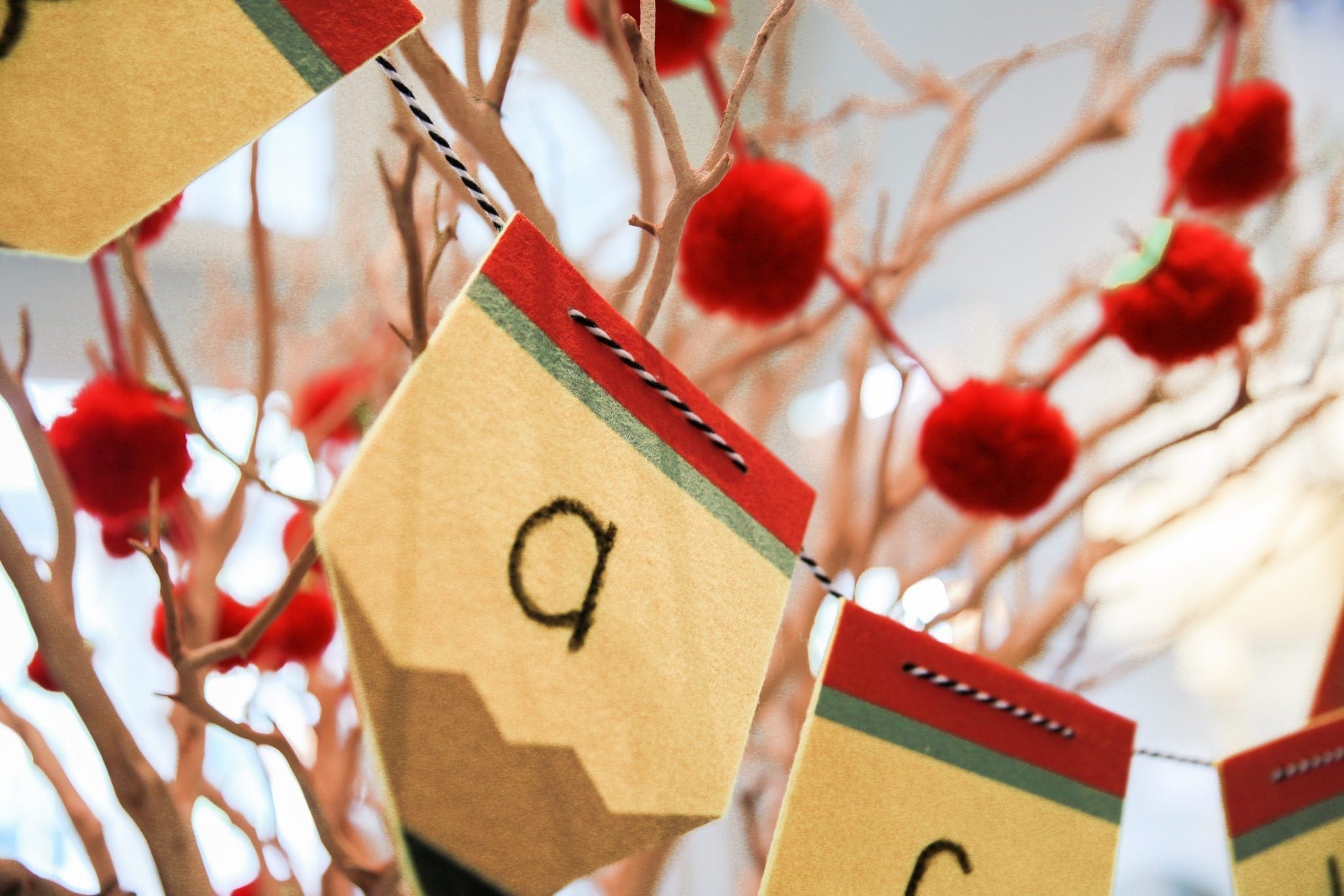 Pencil garland to decorate for back to school. 