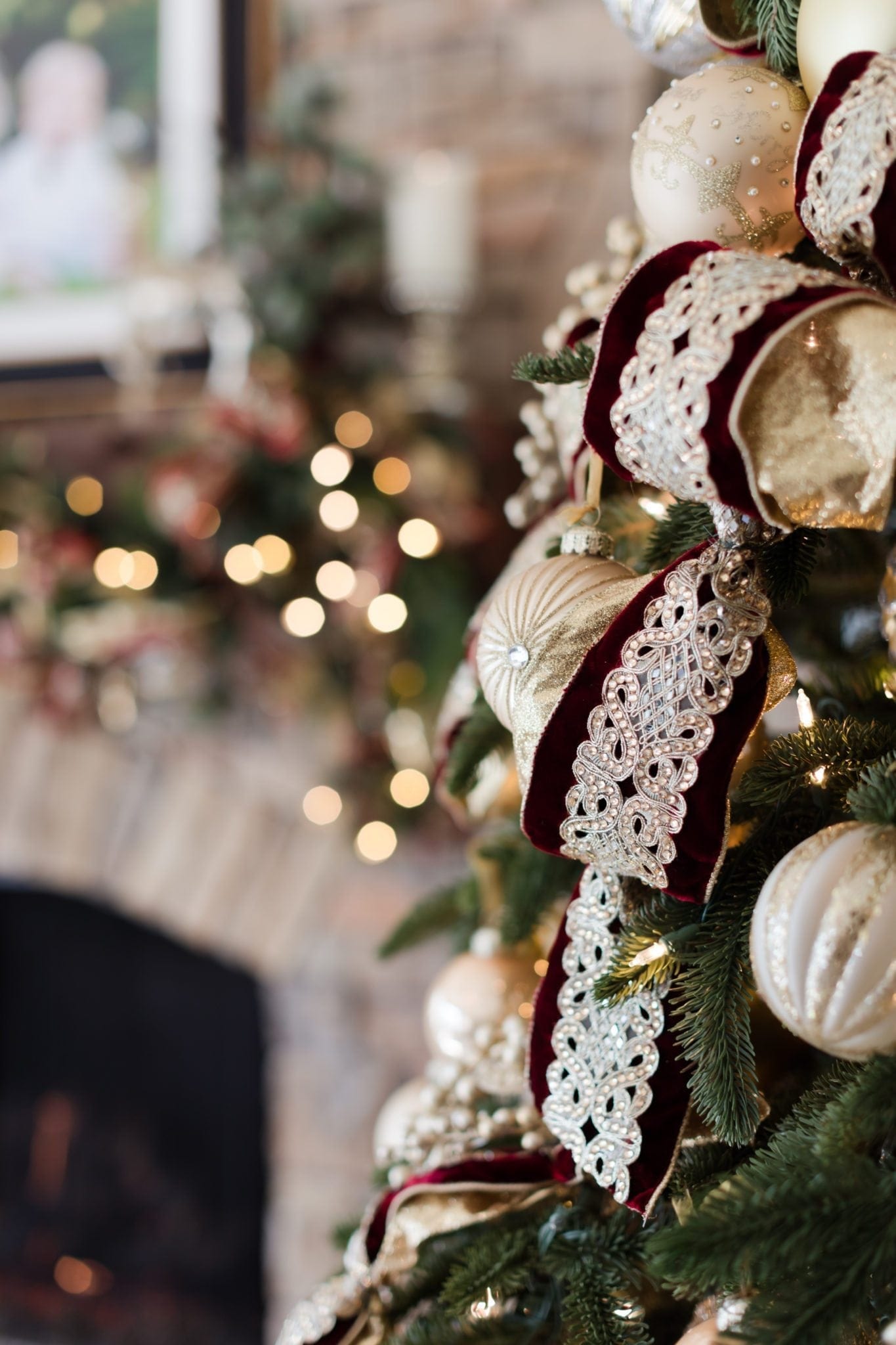 Garnet and gold Christmas decorations. Christmas tree ideas in garnet and gold.