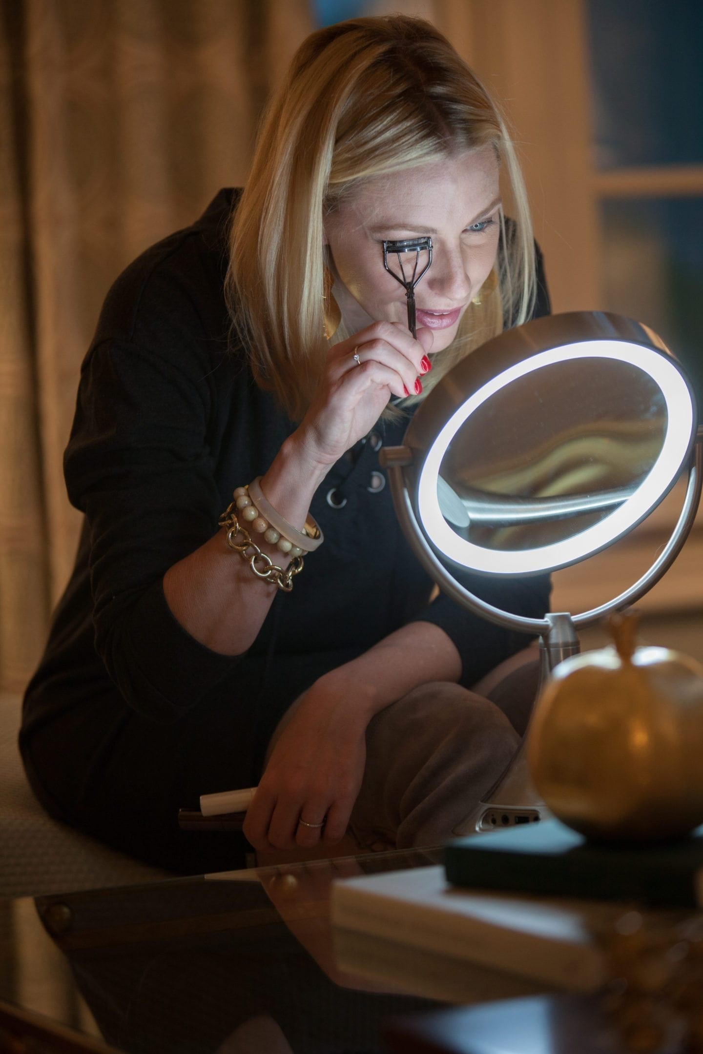 How to use an eyelash curler and what products to use to get full lashes.