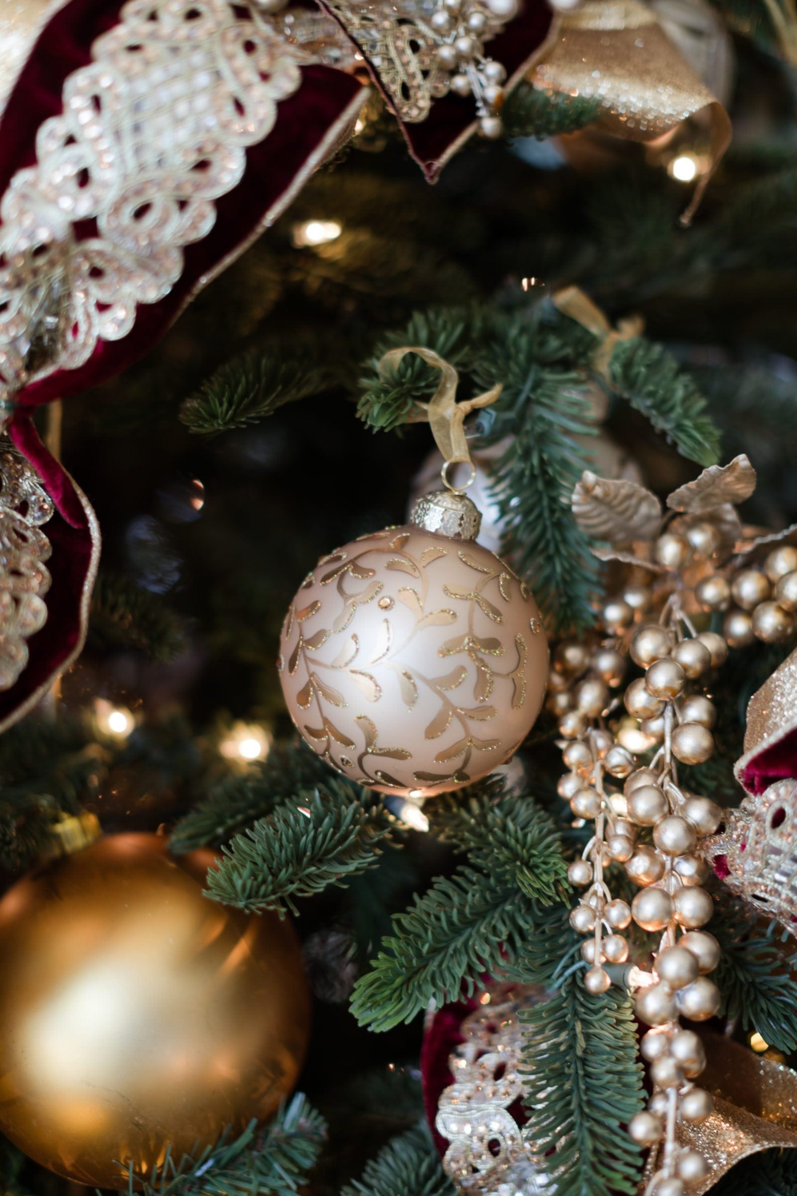 3 things to look for in an artificial tree bluegraygal