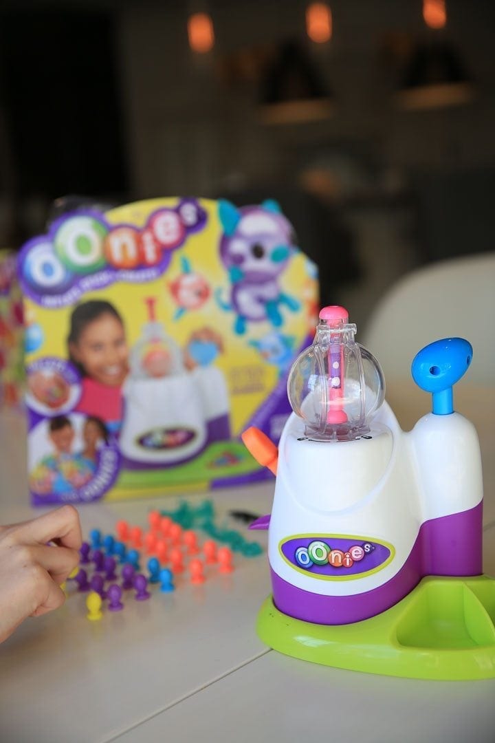 What the Oonies Balloon Inflator looks like. A balloon making machine toy.