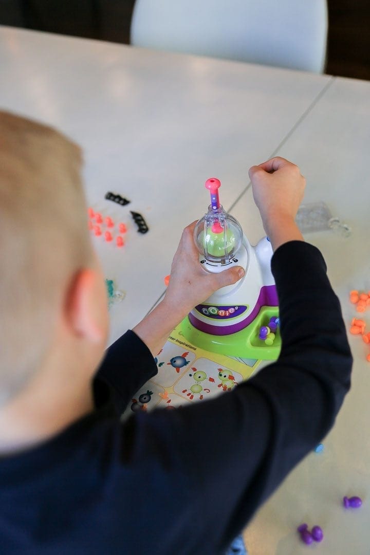A review of the new Oonies toy. How to make balloons animals easy!