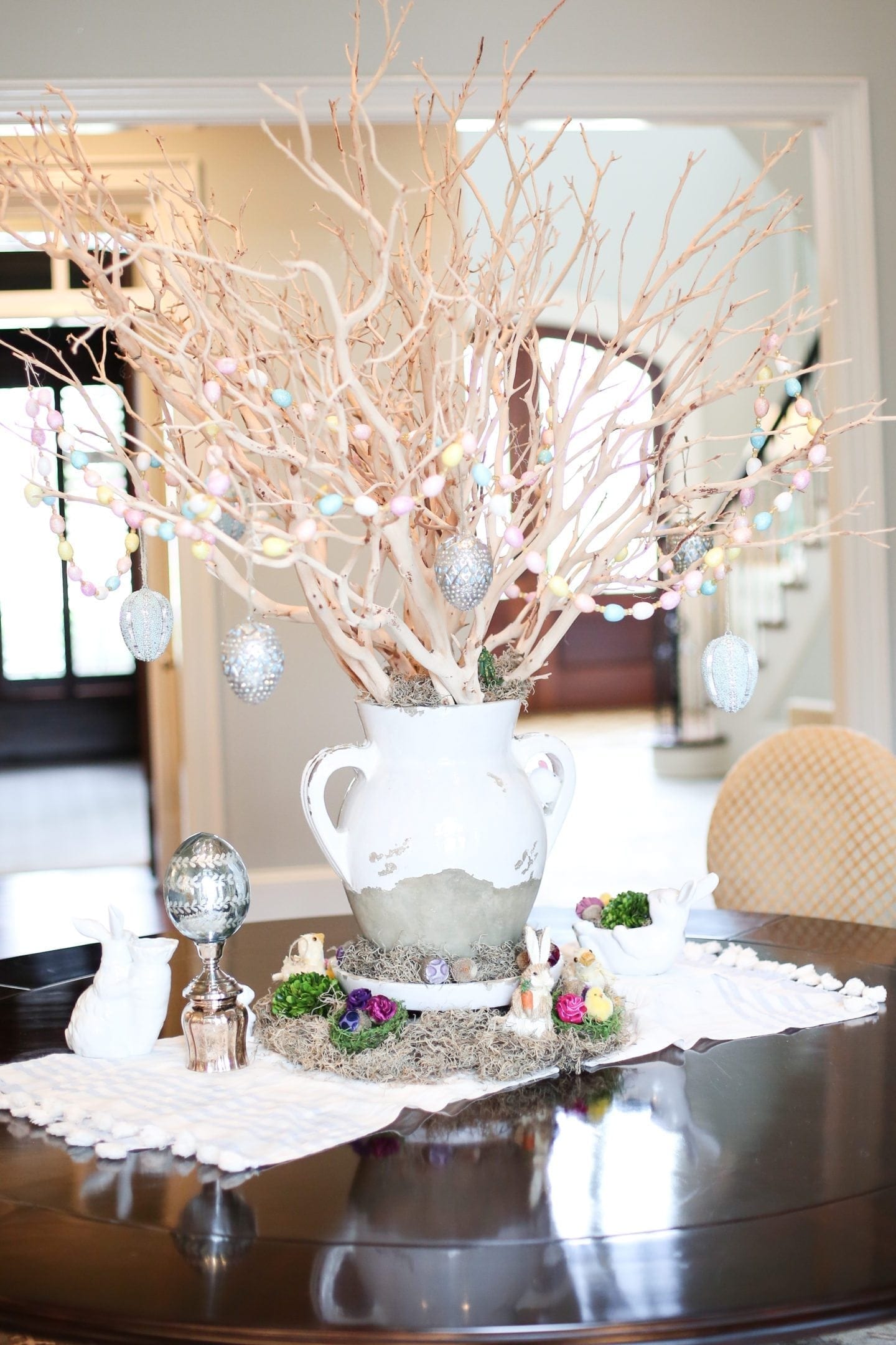Pretty way to decorate for Easter. Giant centerpiece on a dining room table. 