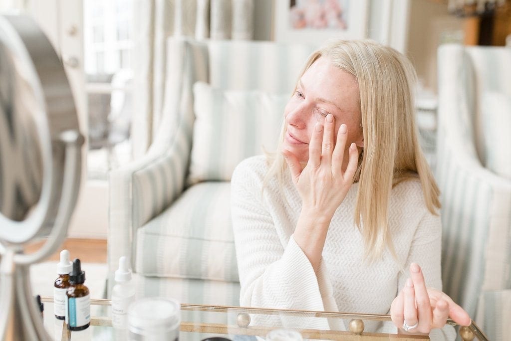 Nighttime skincare routine. Learn what moisturizer to use with retinol and when to put moisturizer on after retinol.