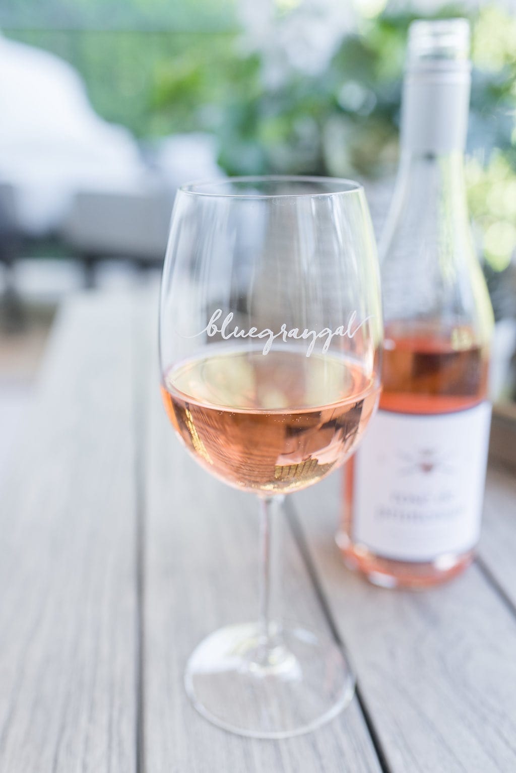 Custom wine glasses. Personalized wine glasses with logo.