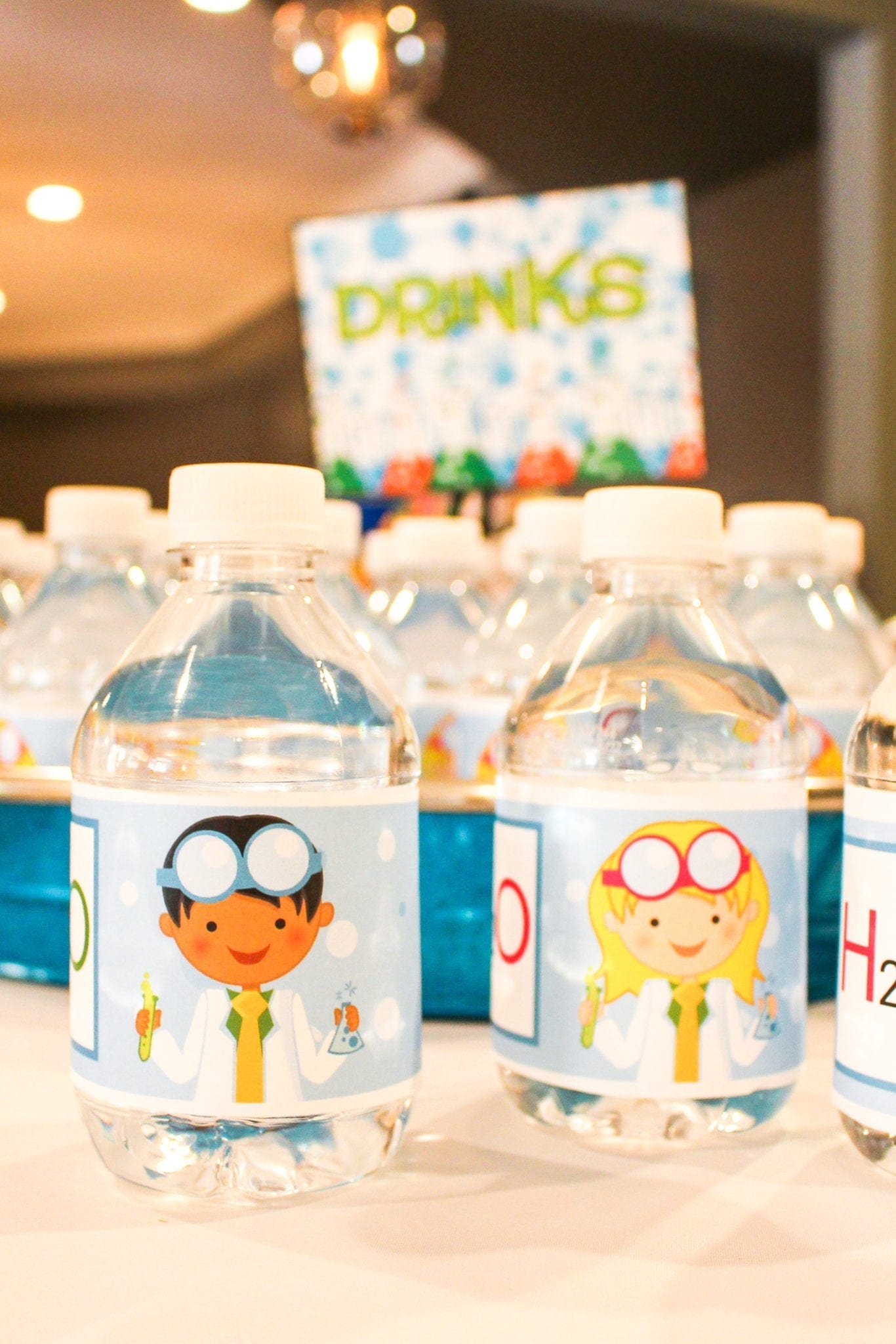 Science printable for water bottles. Quick and fun ways to throw a science party for your family!
