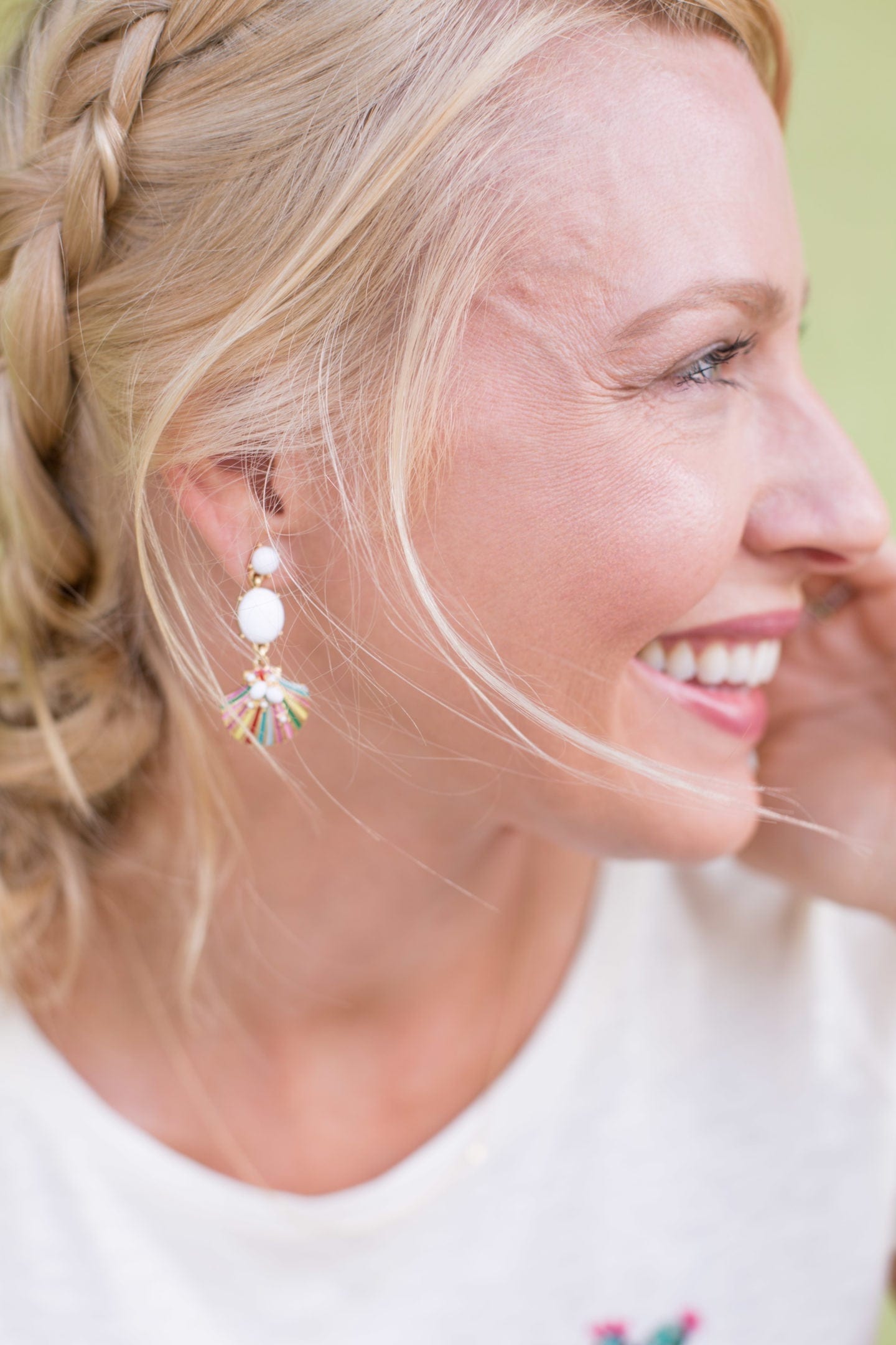 Summer earrings in white and shell design