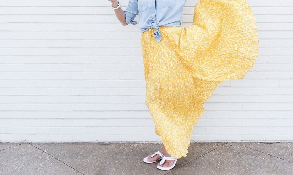 Yellow summer skirt. Chambray shirt with yellow skirt. How to wear yellow!