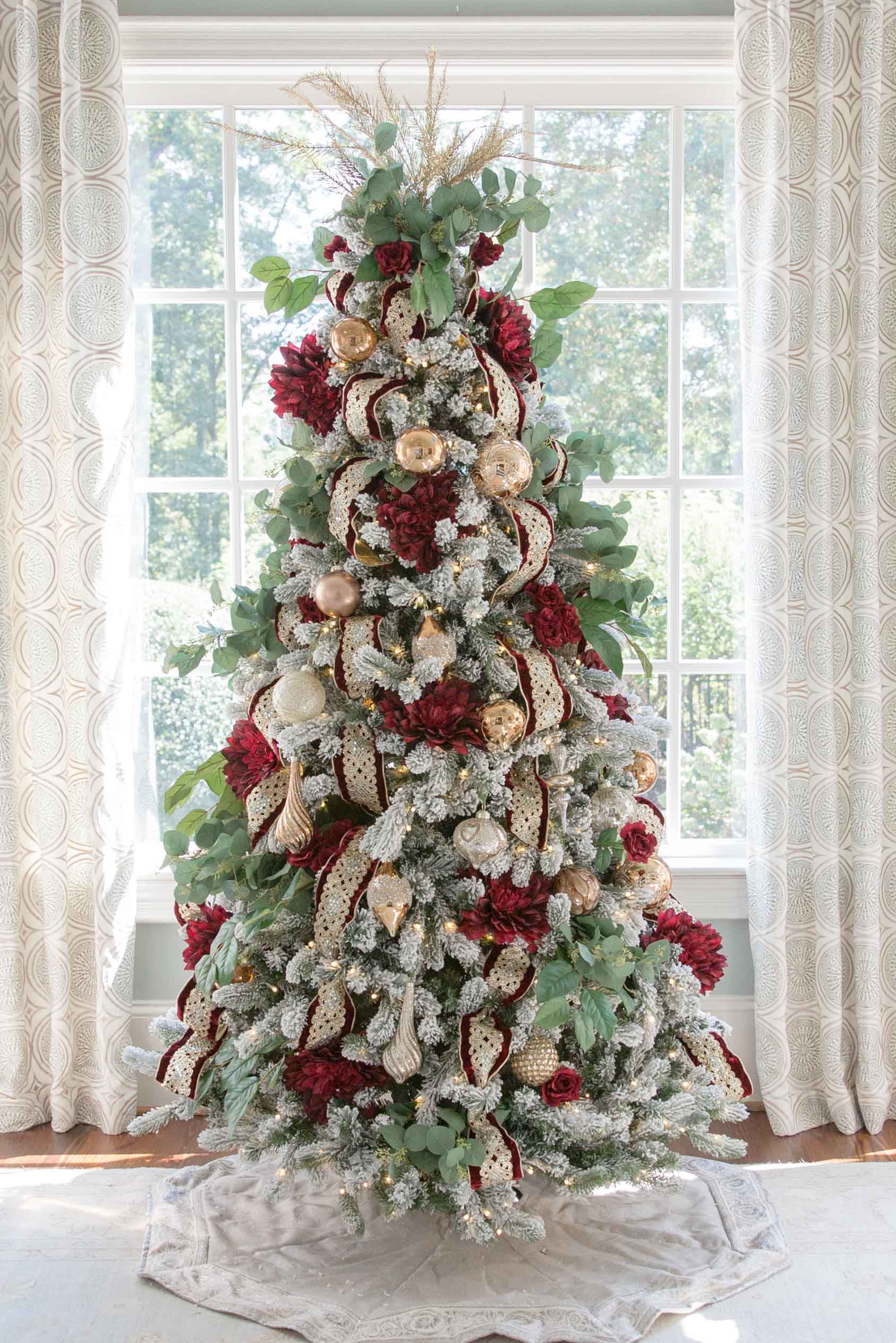 How to Decorate a Crimson Red and Gold Christmas tree ...