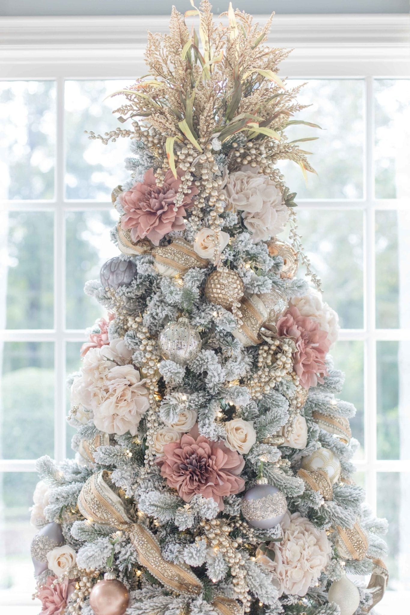 6 Ideas for How to Decorate a Flocked Christmas Tree BlueGrayGal