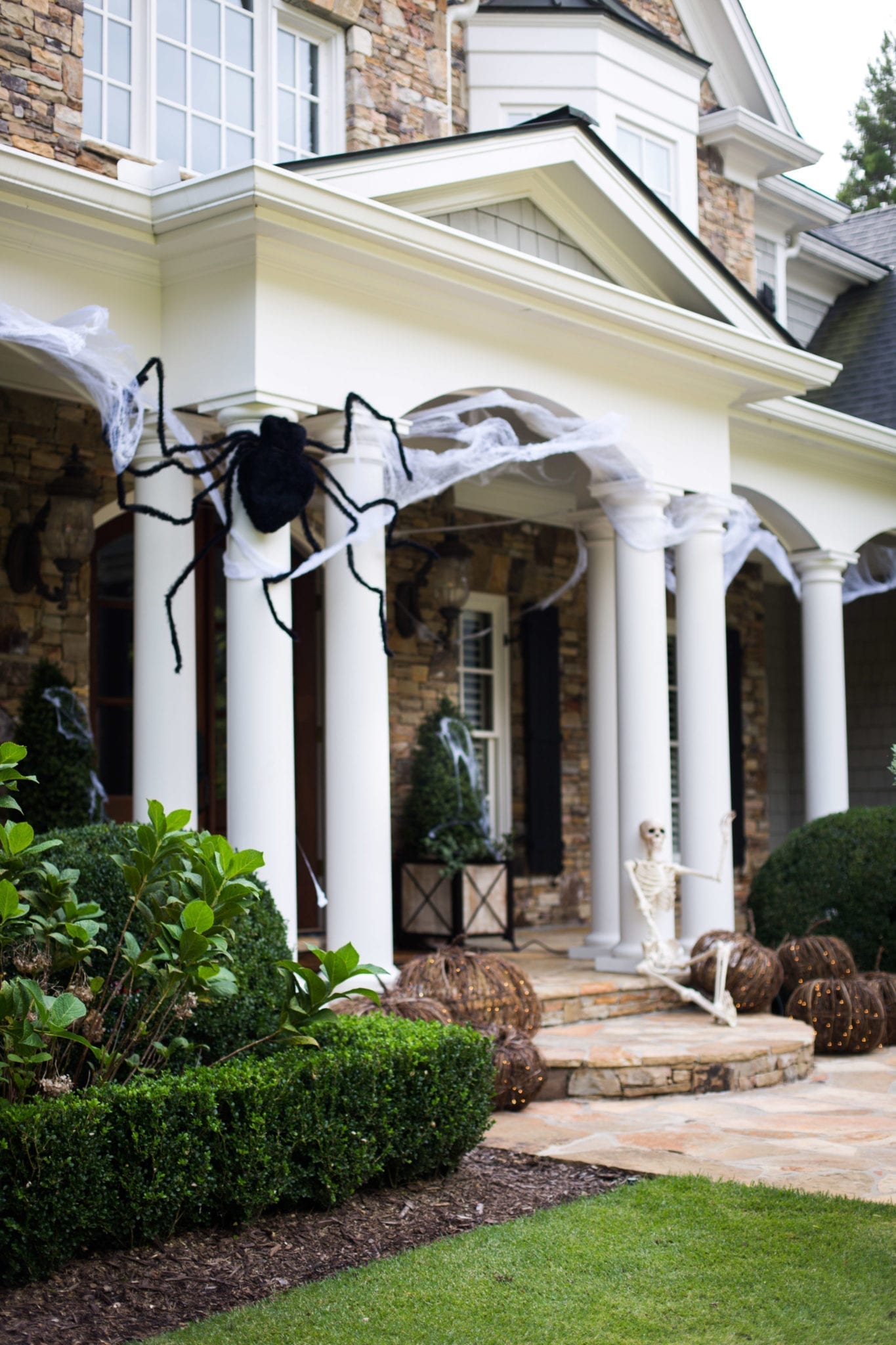 Giant outdoor spider Halloween decor.