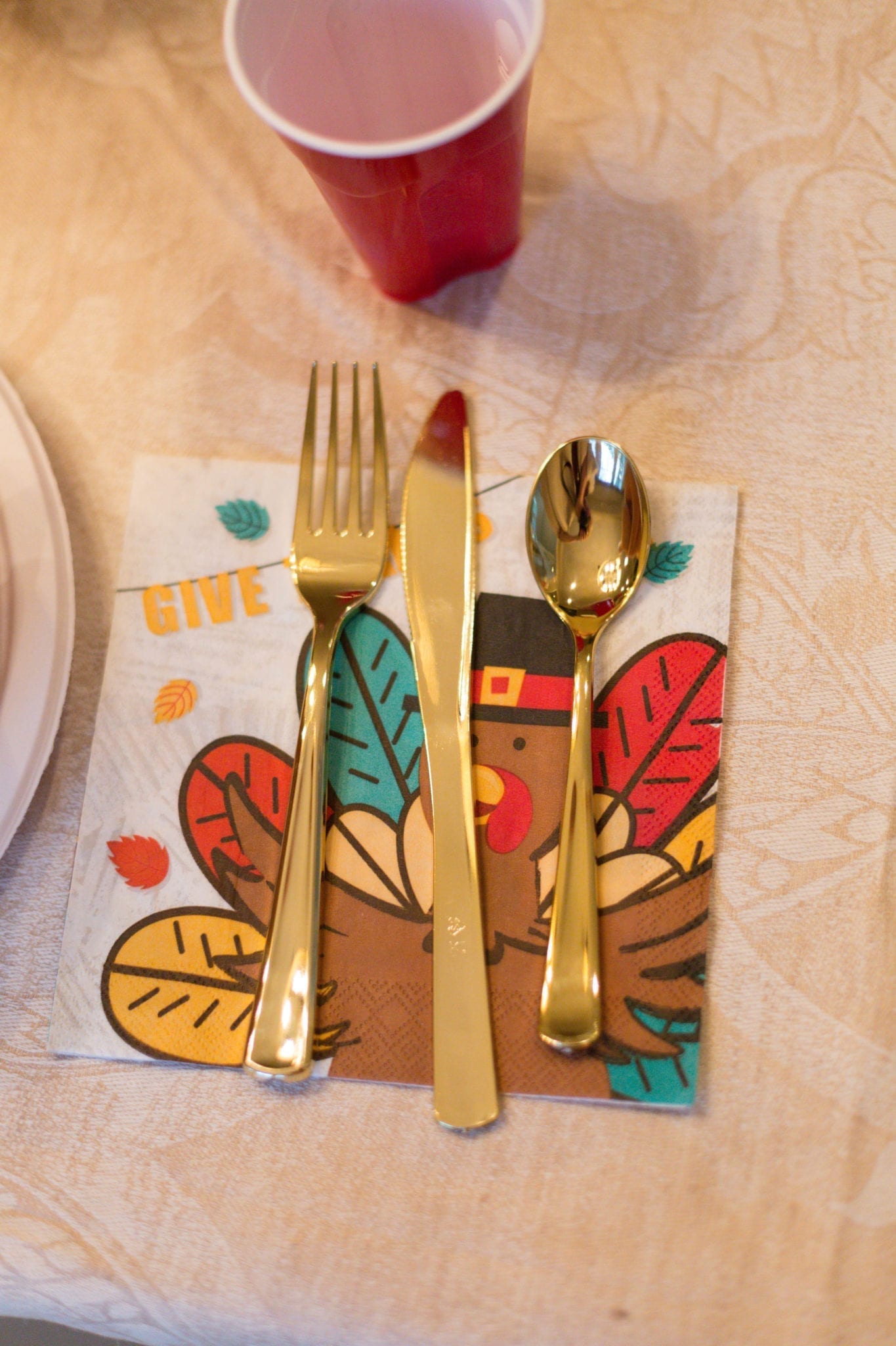 A very simple kids Thanksgiving Table