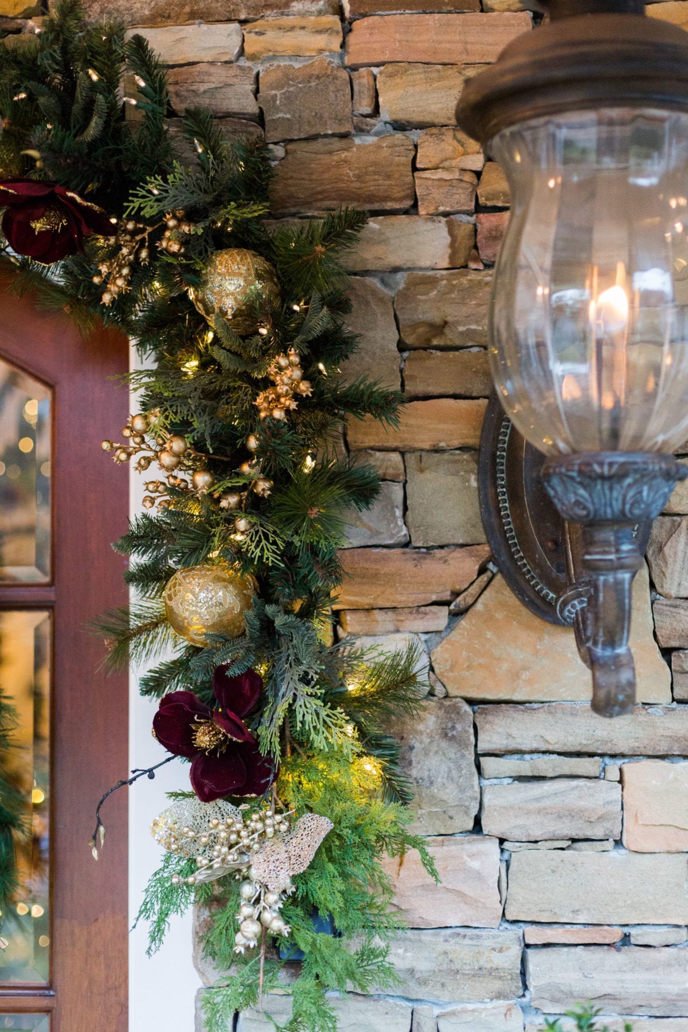 How To Create The Perfect Garland Door Hanger This Christmas 