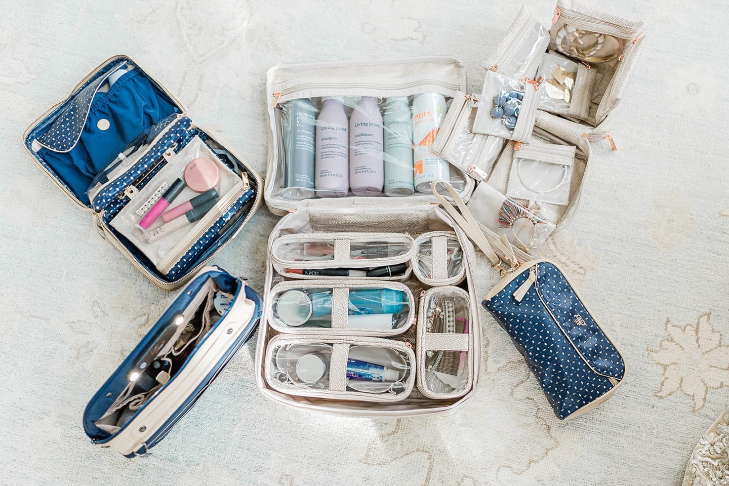 PurseN Organization Bags. Ways to travel with hair and makeup stuff with keeping organized so you can see it!