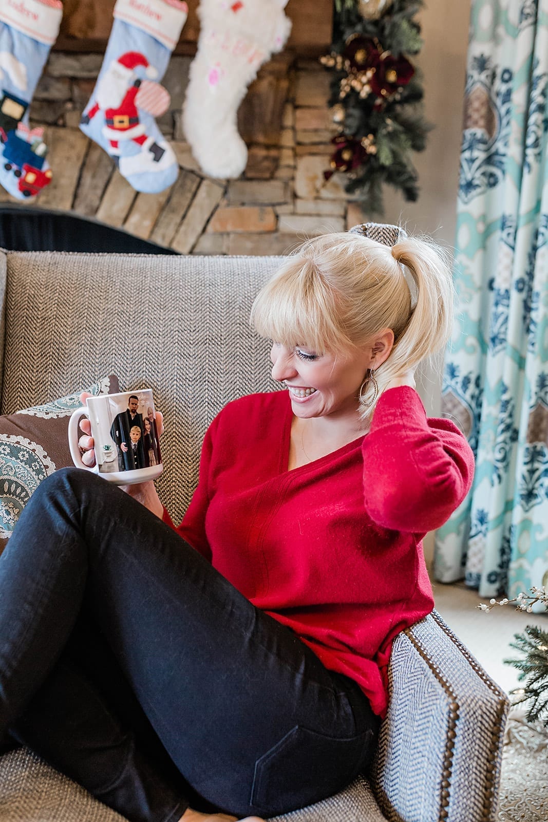Lifestyle blogger, Kelly Page, of bluegraygal, shows her Personalized Coffee mug.