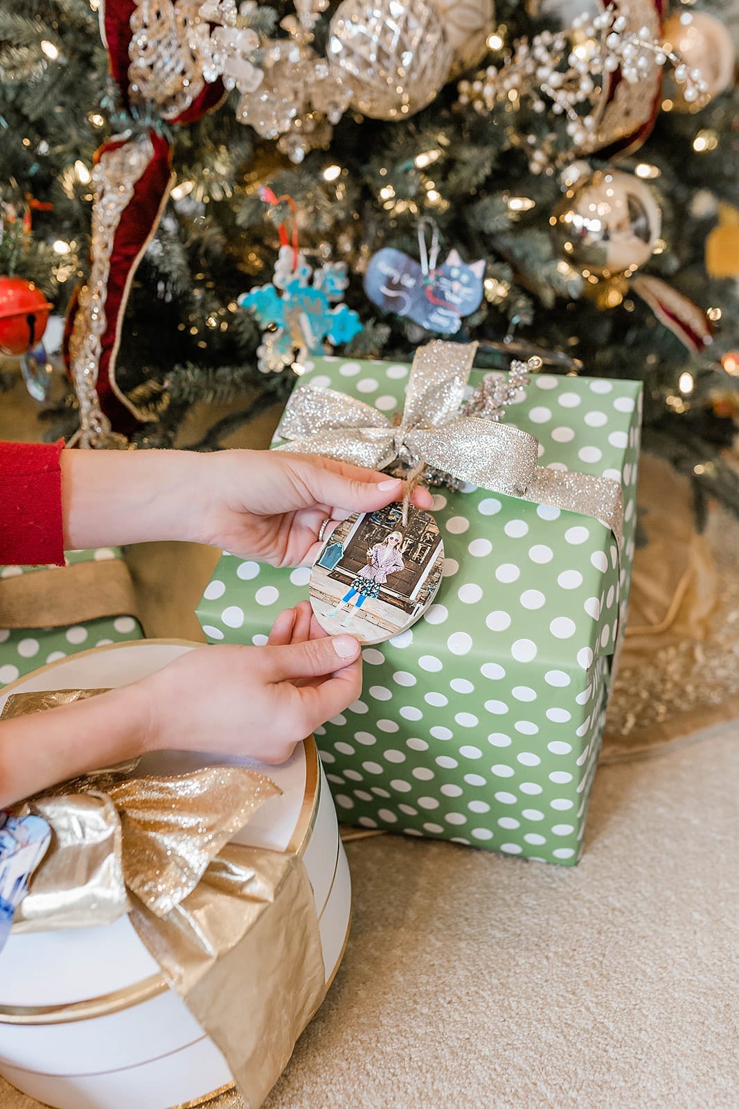Kodak Moments Ornaments - cute way to wrap presents under the tree so everyone knows what gift belongs to whom. Easy way to preserve photos and memories.