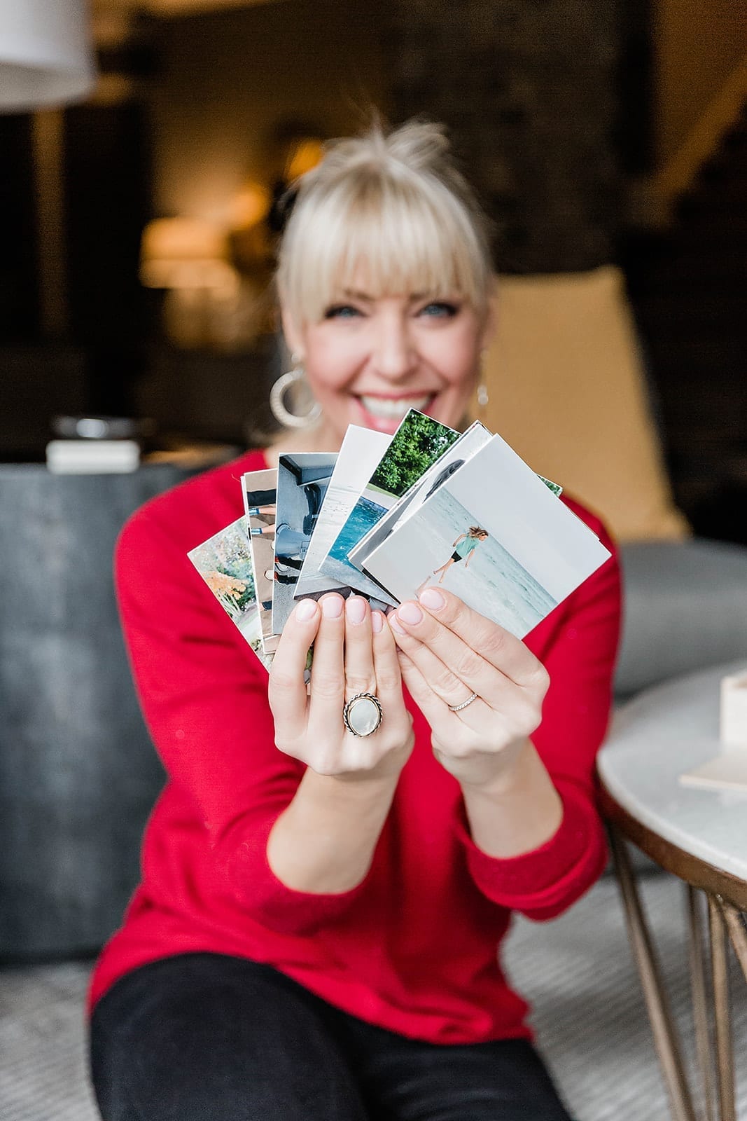 Easy and creative ways to display photos without frames. I love this gift from Kodak Moments! So easy to print photos once for the year and easy display them!