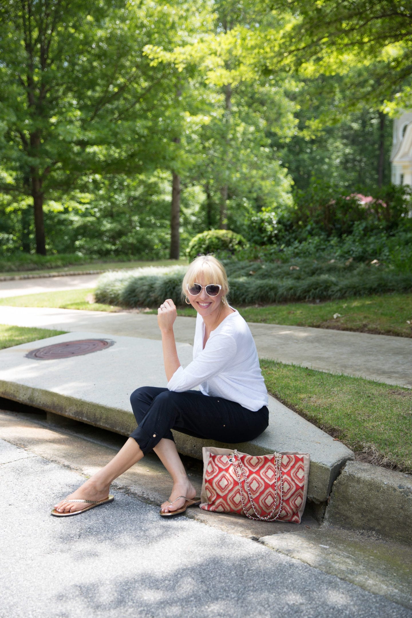 Easy to wear outfits for women. Outfits for women in their 30s and 40s.