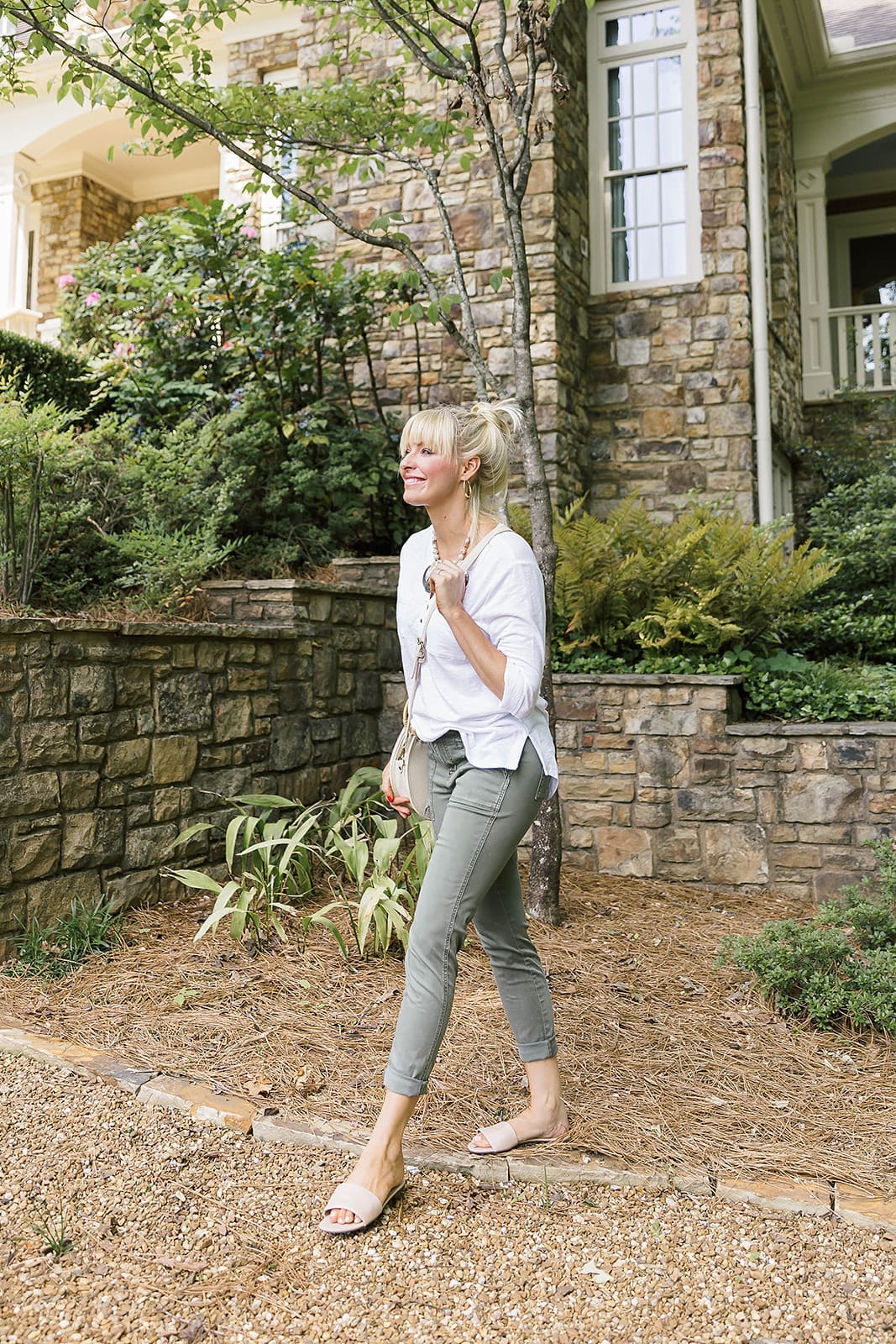 How to wear green chinos and dress it up with cute sandals but still keep it casual. A summer outfit look all on sale!