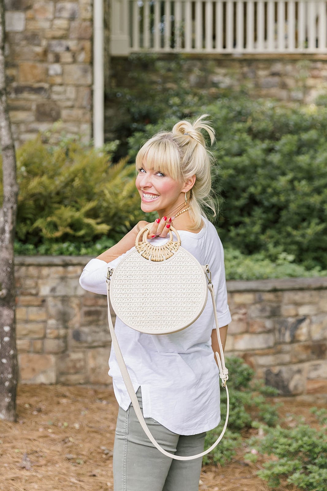 Woven Handbag on Sale - perfect summer handbag on sale! Wear it to the beach, a great vacation bag or everyday cute trendy woven straw handbag on sale!