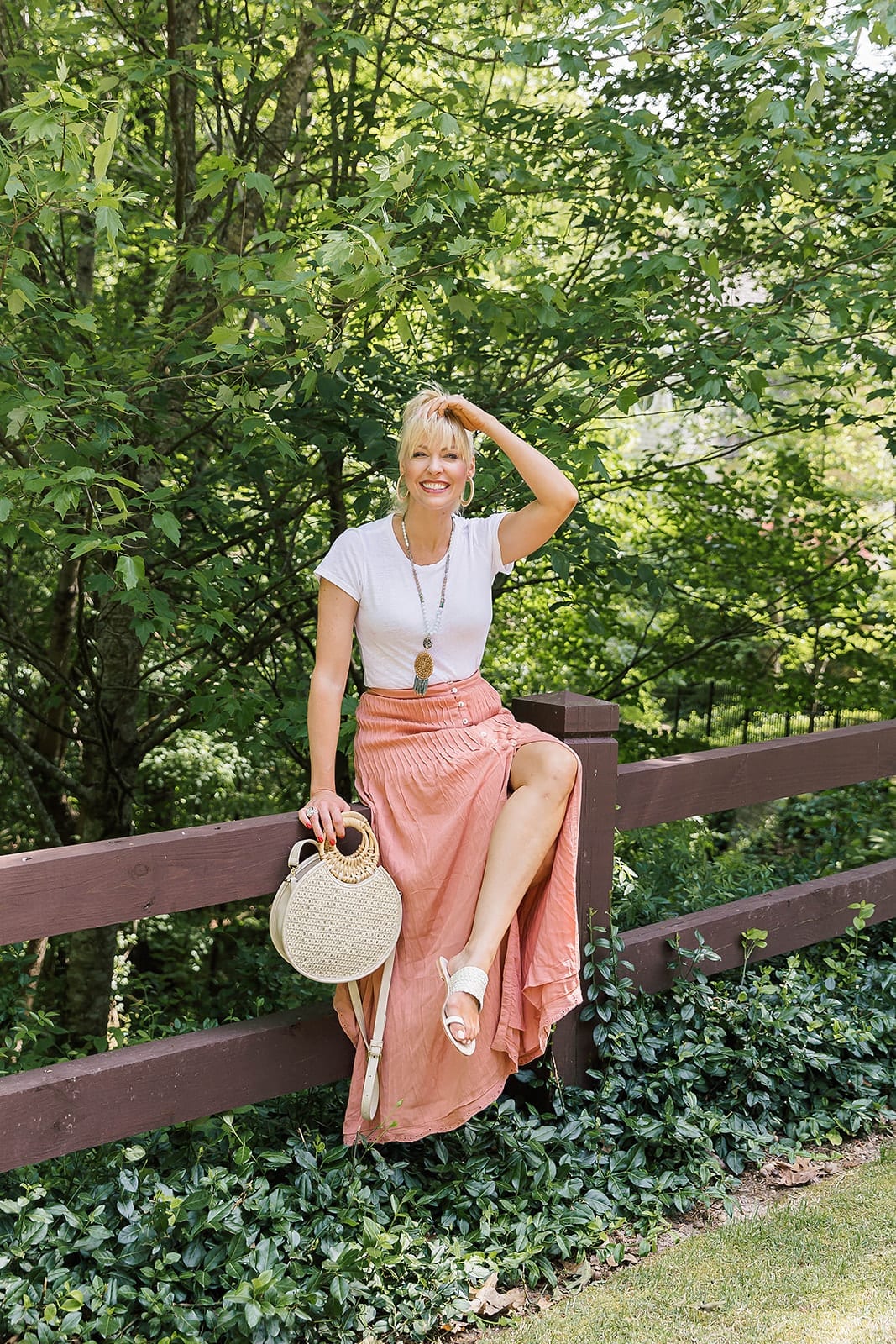 Revolve Skirts. How to wear a maxi skirt without shirt coming out. Summer fashion style for women.