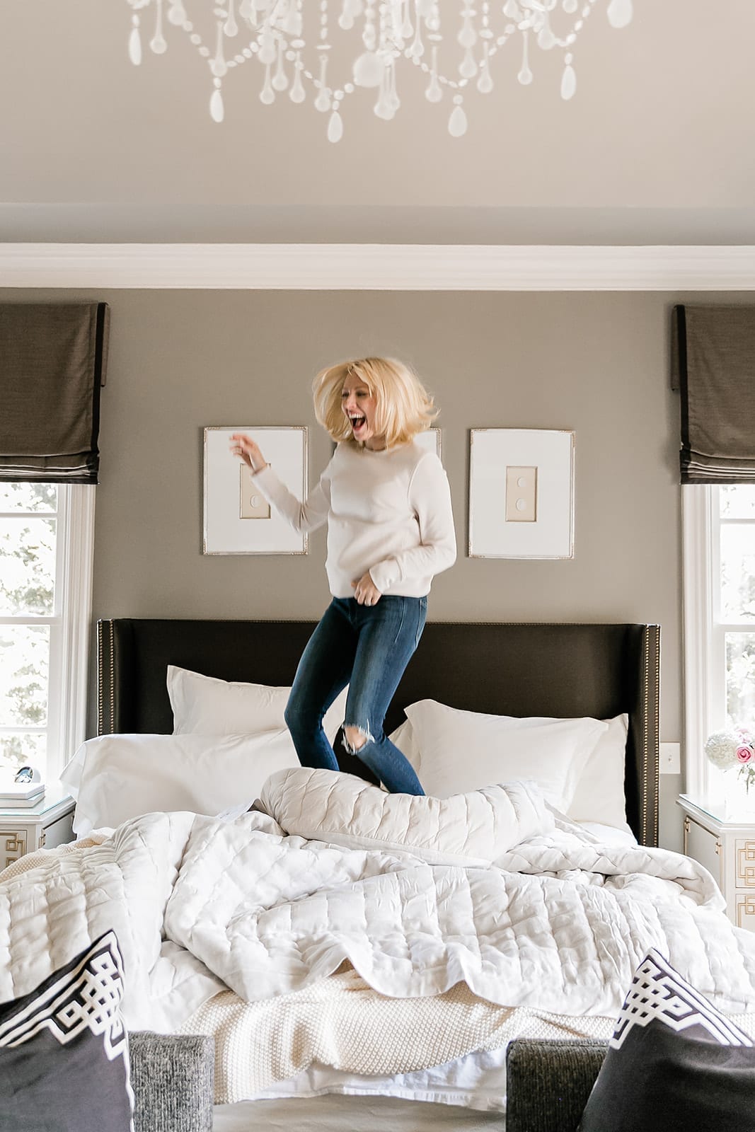 Luxury Hotel Sheets from Annie Selke. Bedroom bedding makeover with Atlanta home blogger Kelly Page for BlueGrayGal. Perfect Bedding for Hot Sleepers