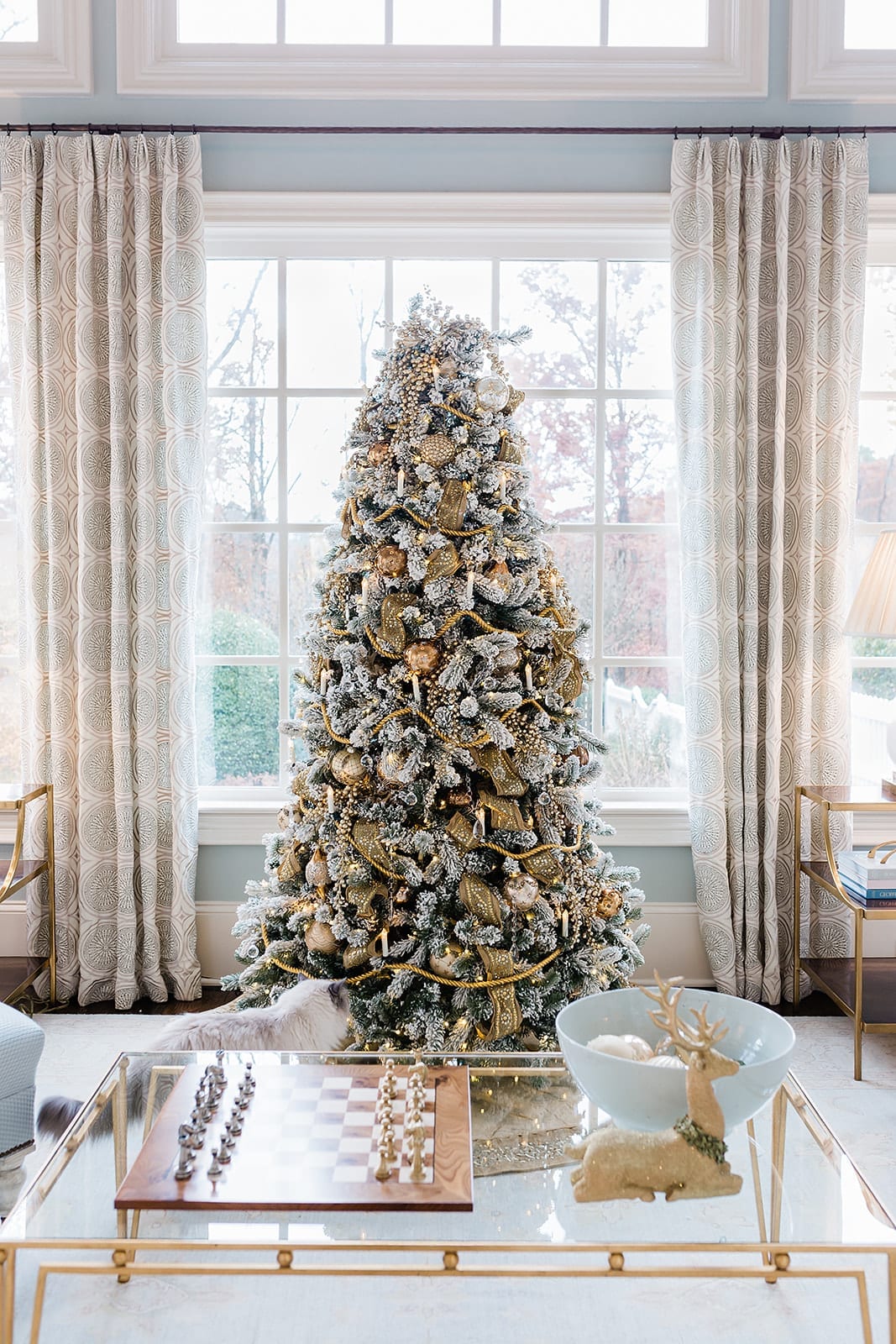 6 Ideas for How to Decorate a Flocked Christmas Tree | BlueGrayGal