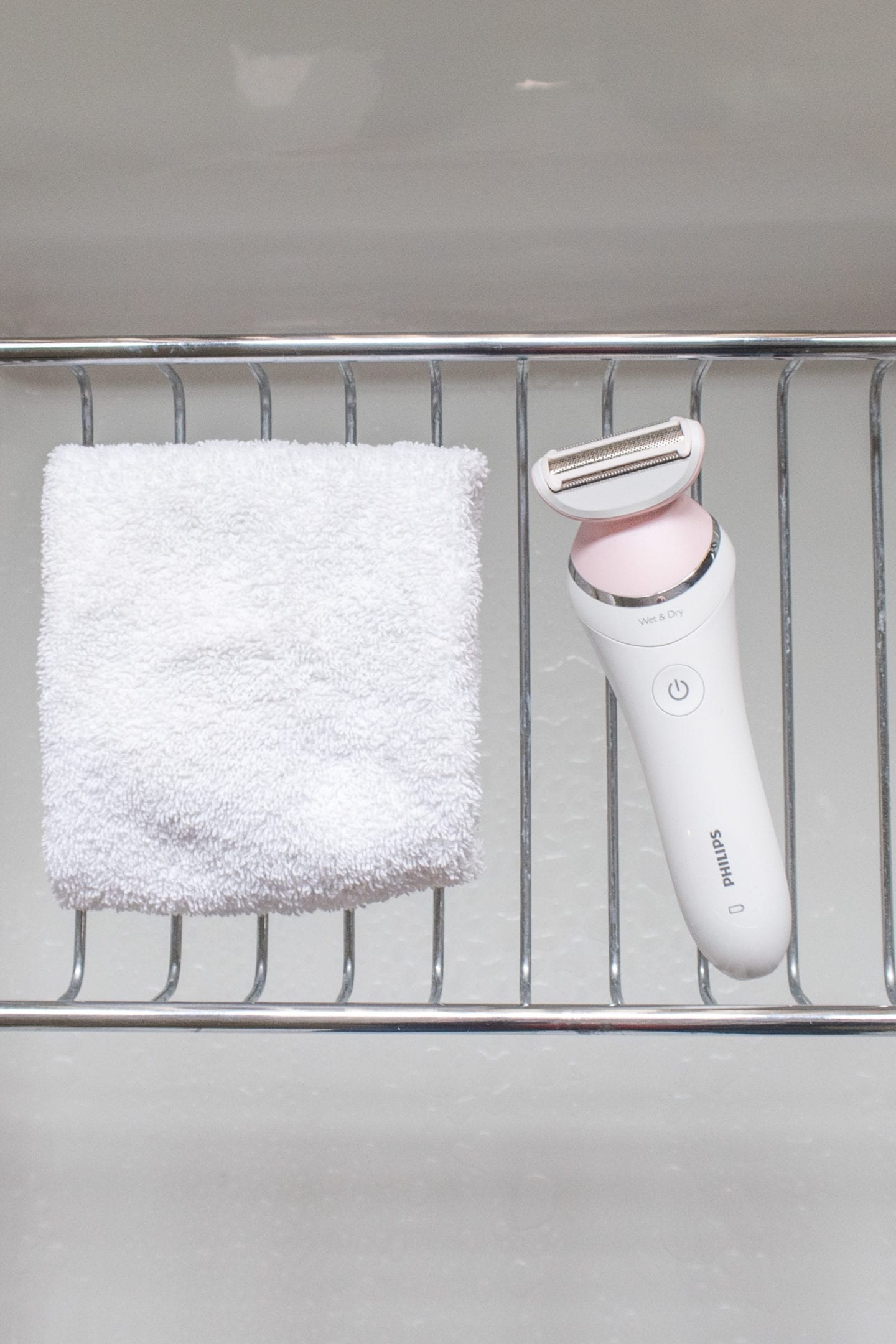 Best electric razor for girl beginners. Electric razor Philips.