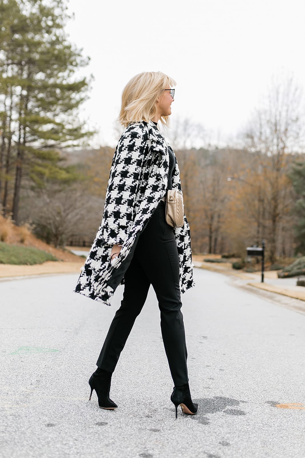 How to wear a belt bag with a coat. This black and white outfit shows how to wear a belt bag underneath a coat to keep your belongings safe while you're out, but not get in the way of rocking a killer houndstooth winter coat!