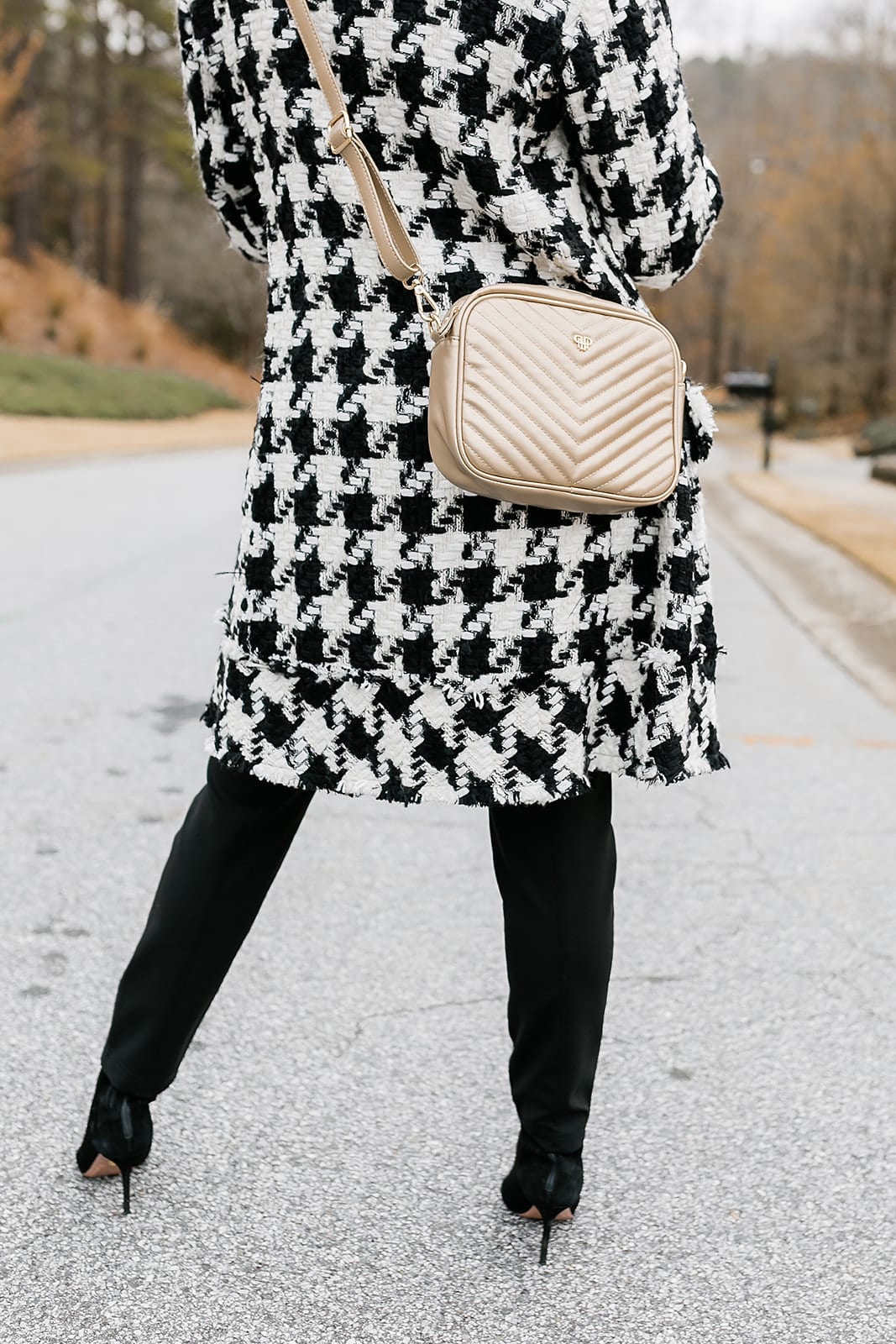 PurseN Crossbody Bag - the bag with a light inside! Gold bag with black and white outfit - love the Houndstooth coat with black suede booties!