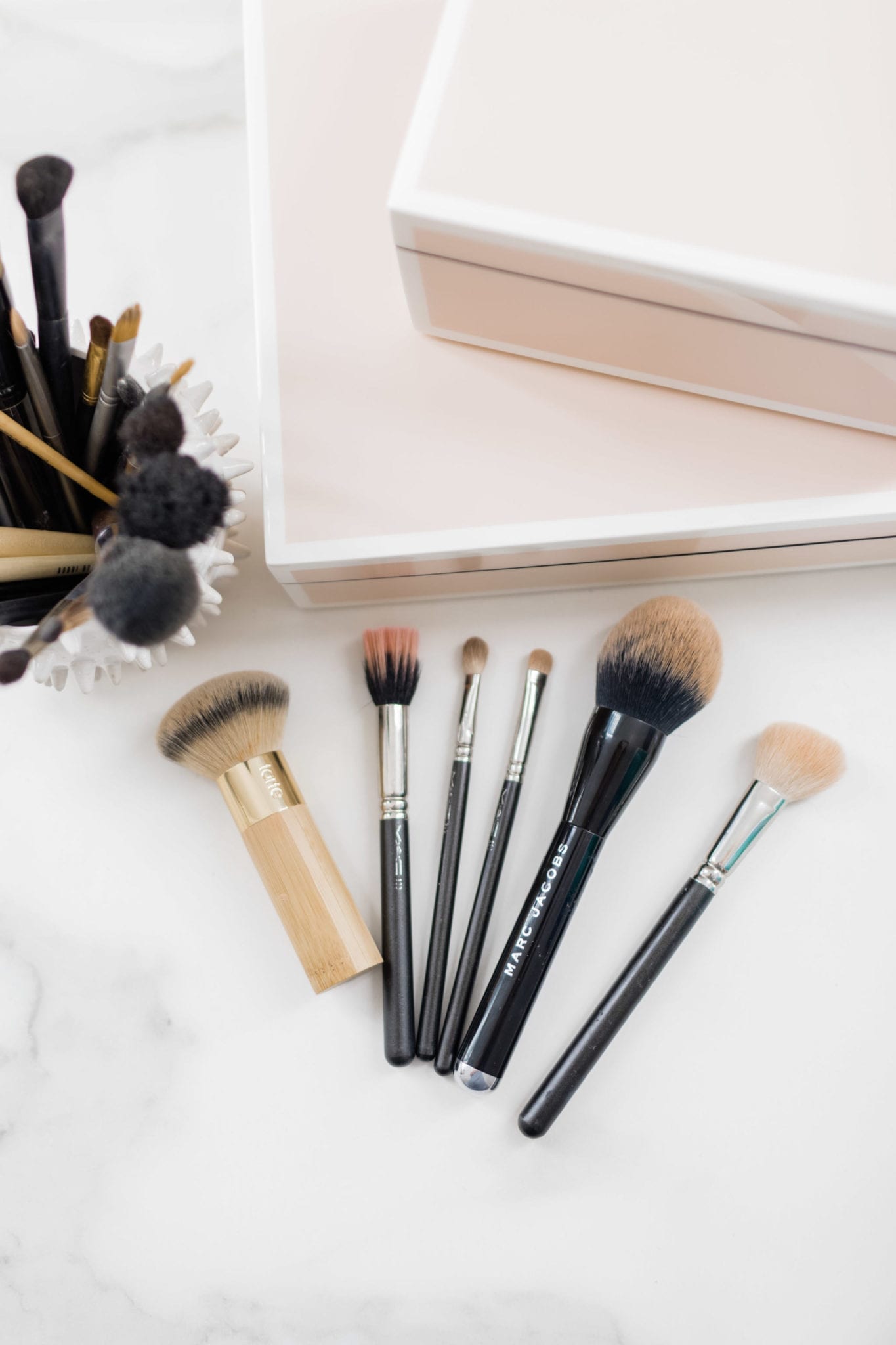 6 Best Makeup Brushes for Everyday - favorite makeup brushes for foundation, bronzer brush, blush brush, eyeshadow brush and highlighter brush!