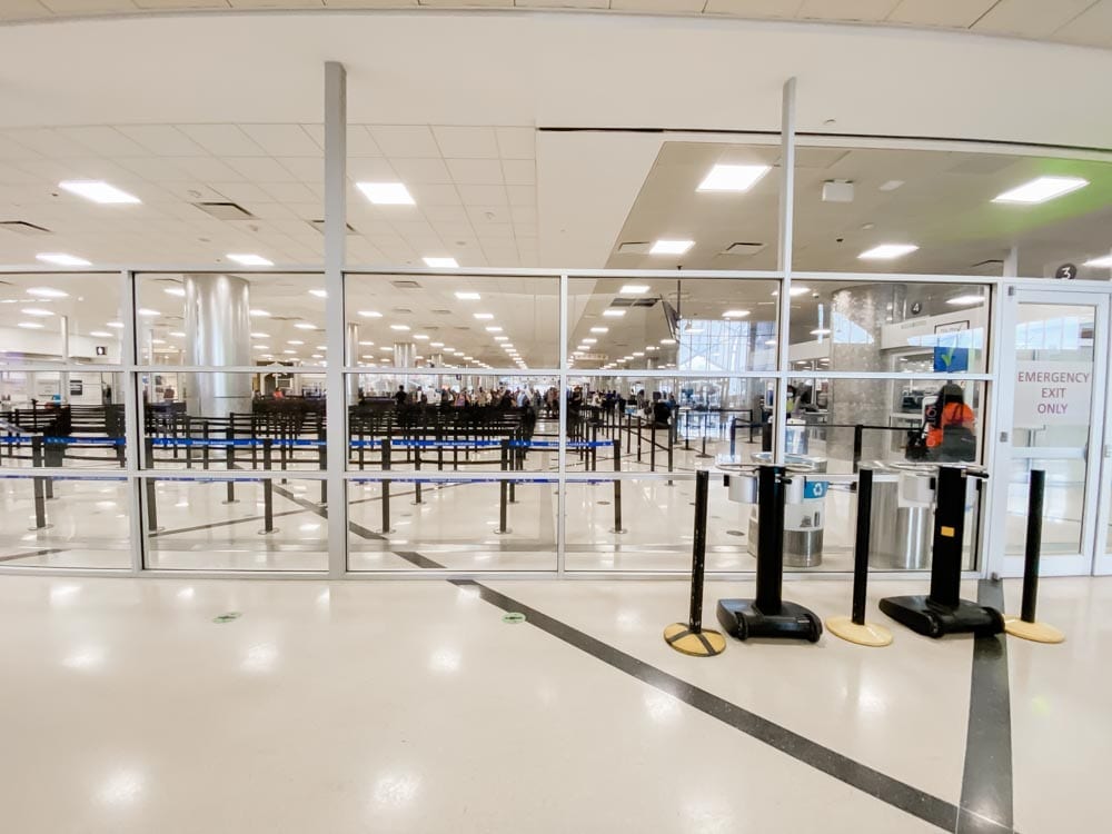 Tips & tricks to flying on Delta during COVID, including how to travel with kids safely during Coronavirus. A view of the Atlanta Airport security line during COVID.