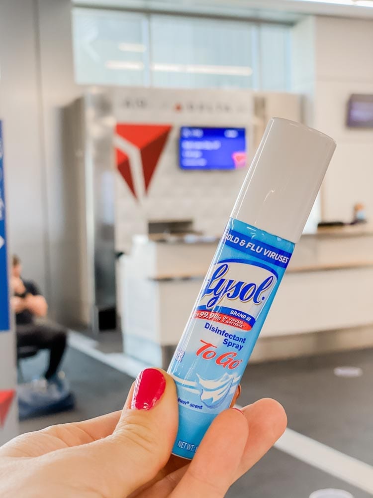 Tips & tricks to flying on Delta during COVID, including how to travel with kids safely during Coronavirus.