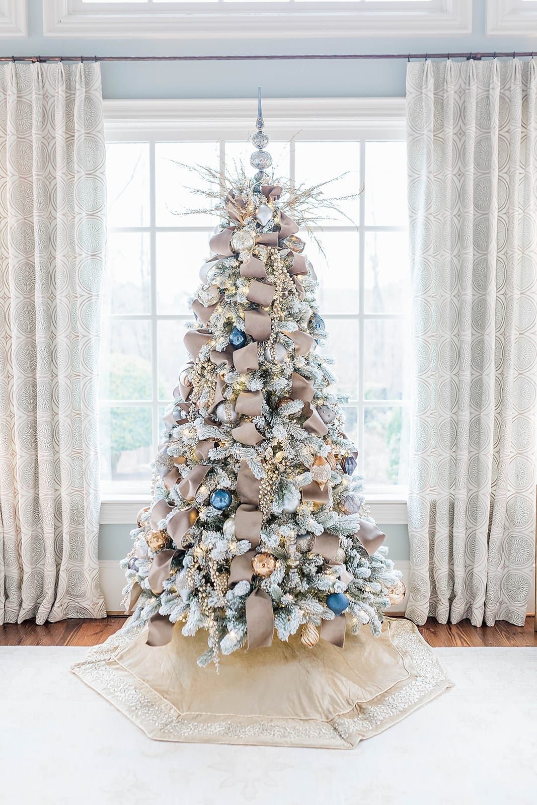 6 Ideas for How to Decorate a Flocked Christmas Tree BlueGrayGal