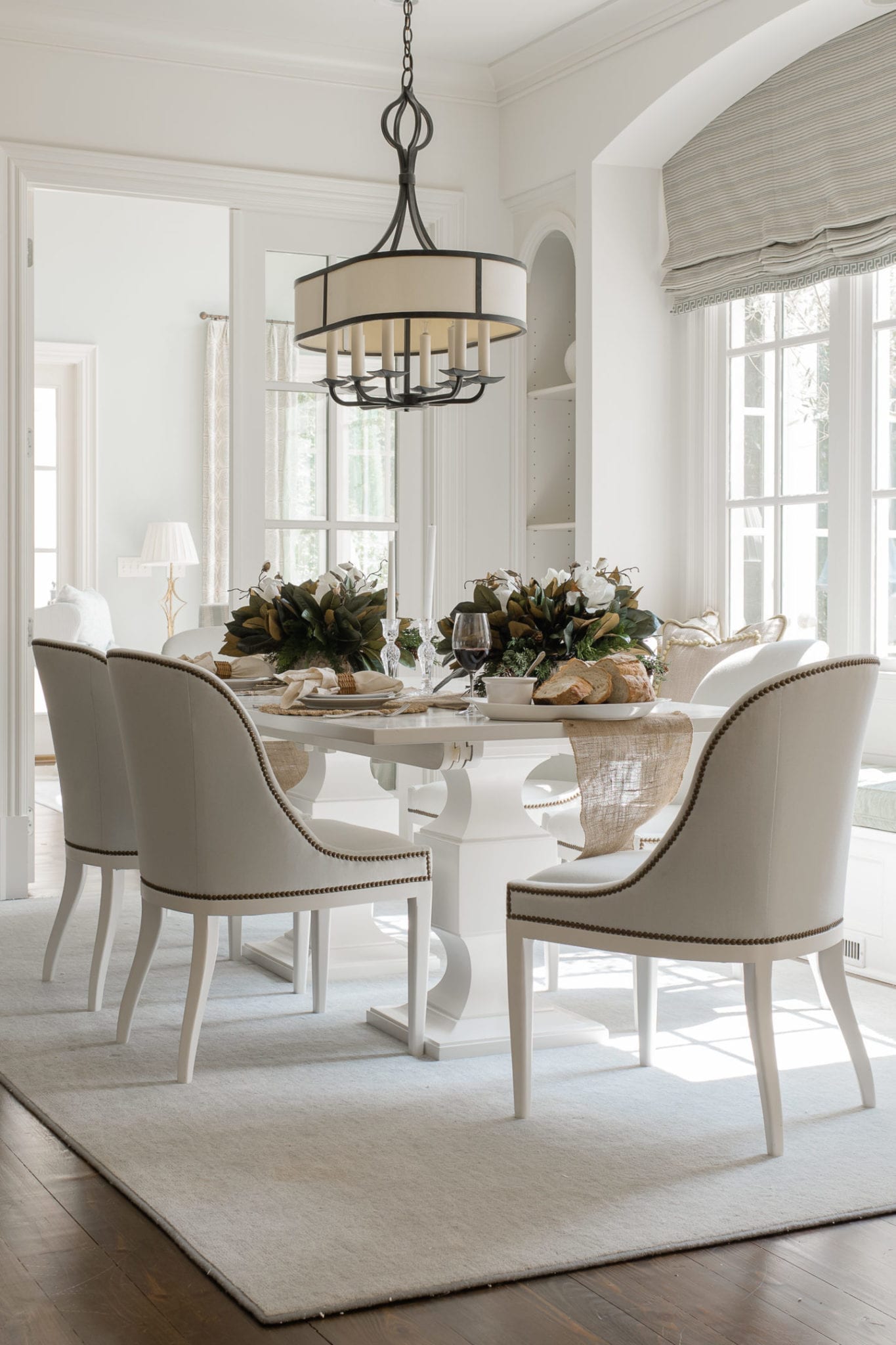 How to set an inexpensive Thanksgiving table with rustic farmhouse Thanksgiving Decor.