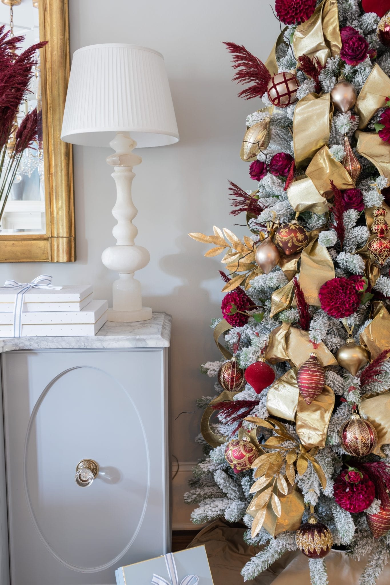 Decorating a white flocked Christmas tree and need some ideas? Flocked artificial Christmas trees give you so much room for new color ways & schemes! These flock Christmas tree ideas will inspire you to get a flocked tree this year and make your own mark on the holiday!