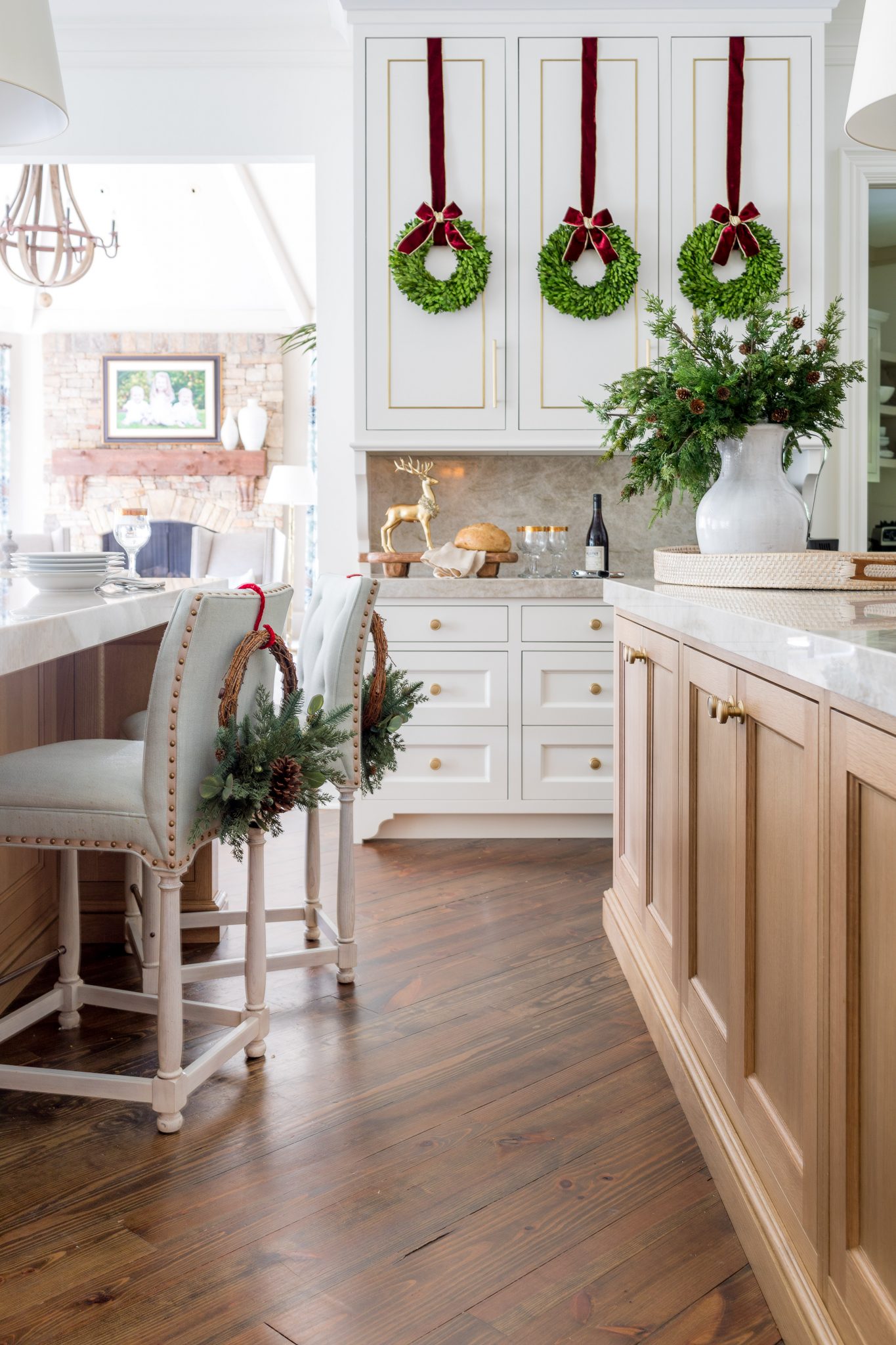 Let's face it, you can decorate for Christmas in almost every room, but where do you spend the most of your time? The kitchen! Add Christmas cabinet wreaths will bring you so much joy all Christmas long! Kitchen cabinet wreaths make a beautiful statement whether you are using mini wreaths for cabinets or one big wreath in the kitchen. Learn how to hang wreaths on kitchen cabinets without ruining them! kitchen cabinet wreaths, mini wreaths for cabinets, wreath in kitchen