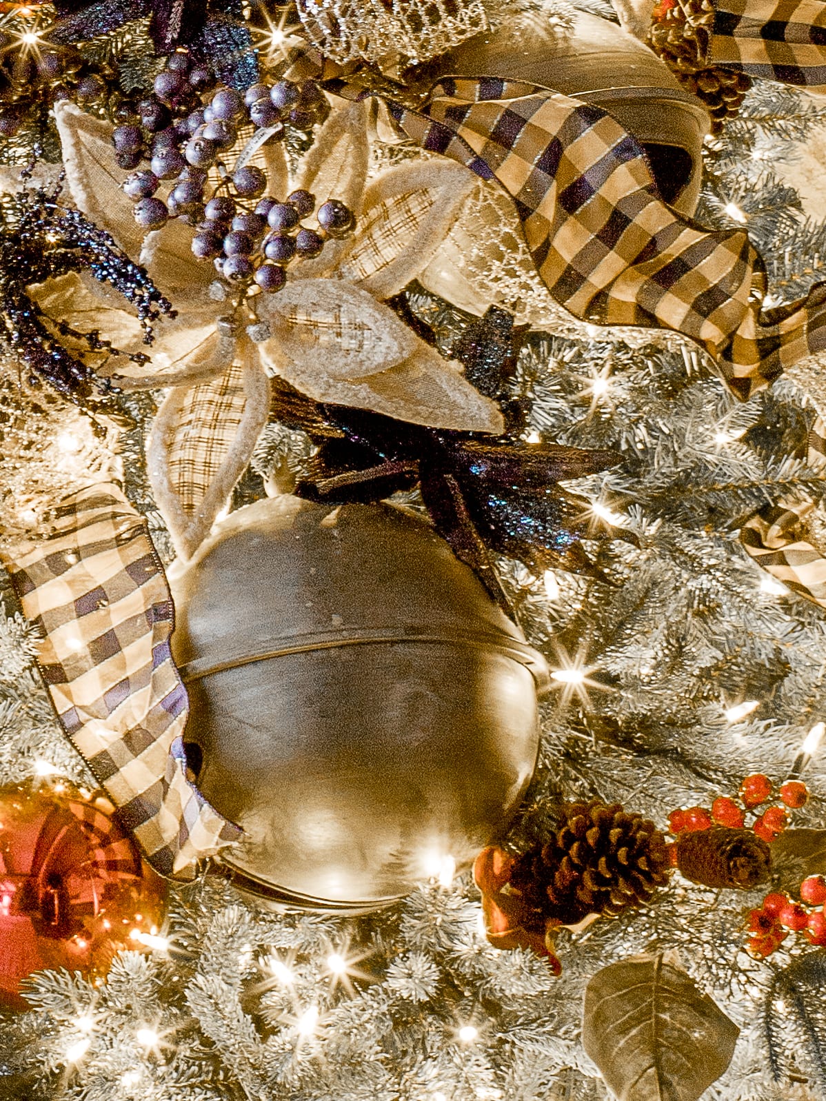 Challenge: create an over-the-top, super "extra" Christmas tree using rustic Christmas tree decorations! I wanted to invoke a ski-lodge type Christmas tree with country accents, warm navy blue Christmas tones and red accents. You be the judge if I succeeded!