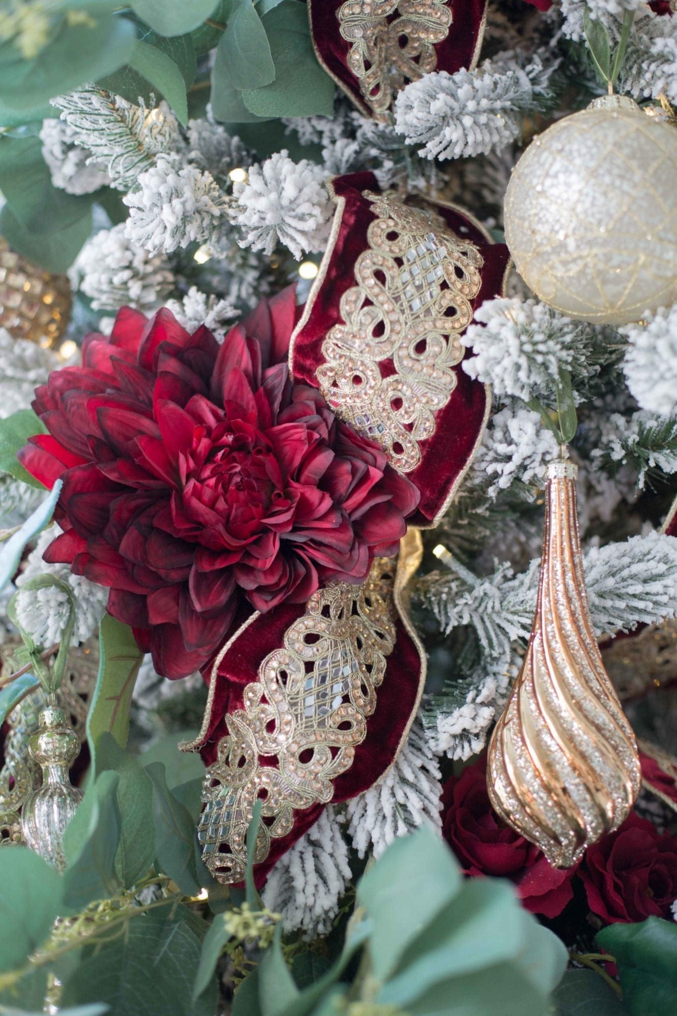 Red and gold Christmas tree decorations for your traditional crimson tree. Red and gold Christmas tree decorations for a traditional crimson tree.