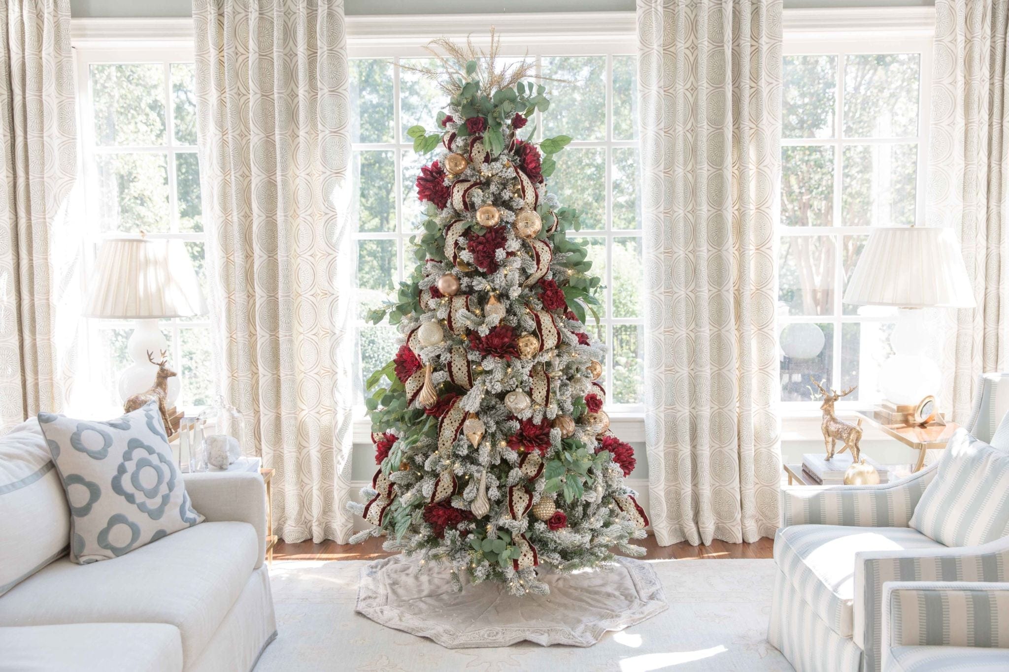 Christmas tree decorating ideas red and gold.