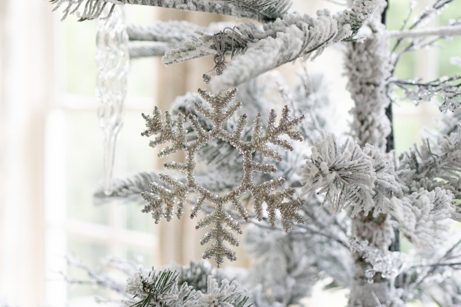 3 Tips to Hang Ornaments like a Pro bluegraygal