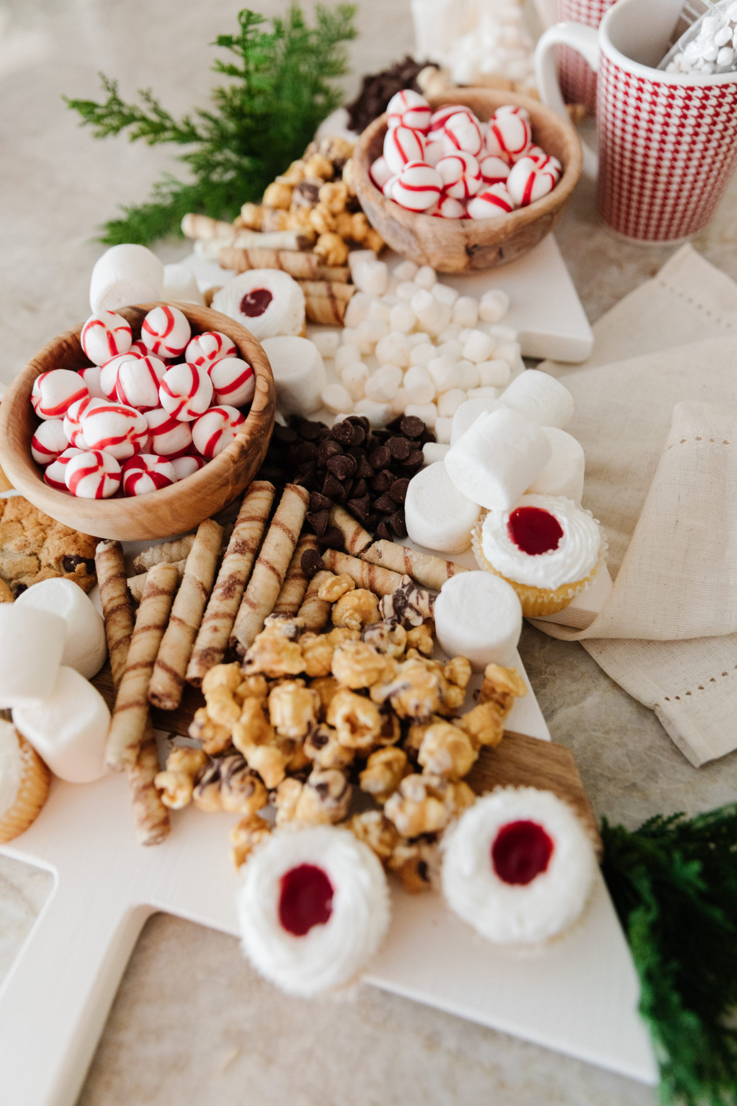 A christmas candy charcuterie board for your Christmas parties!