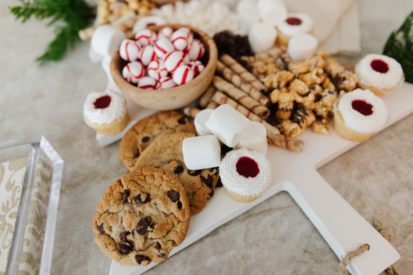 How to make a charcuterie board christmas parties will love!